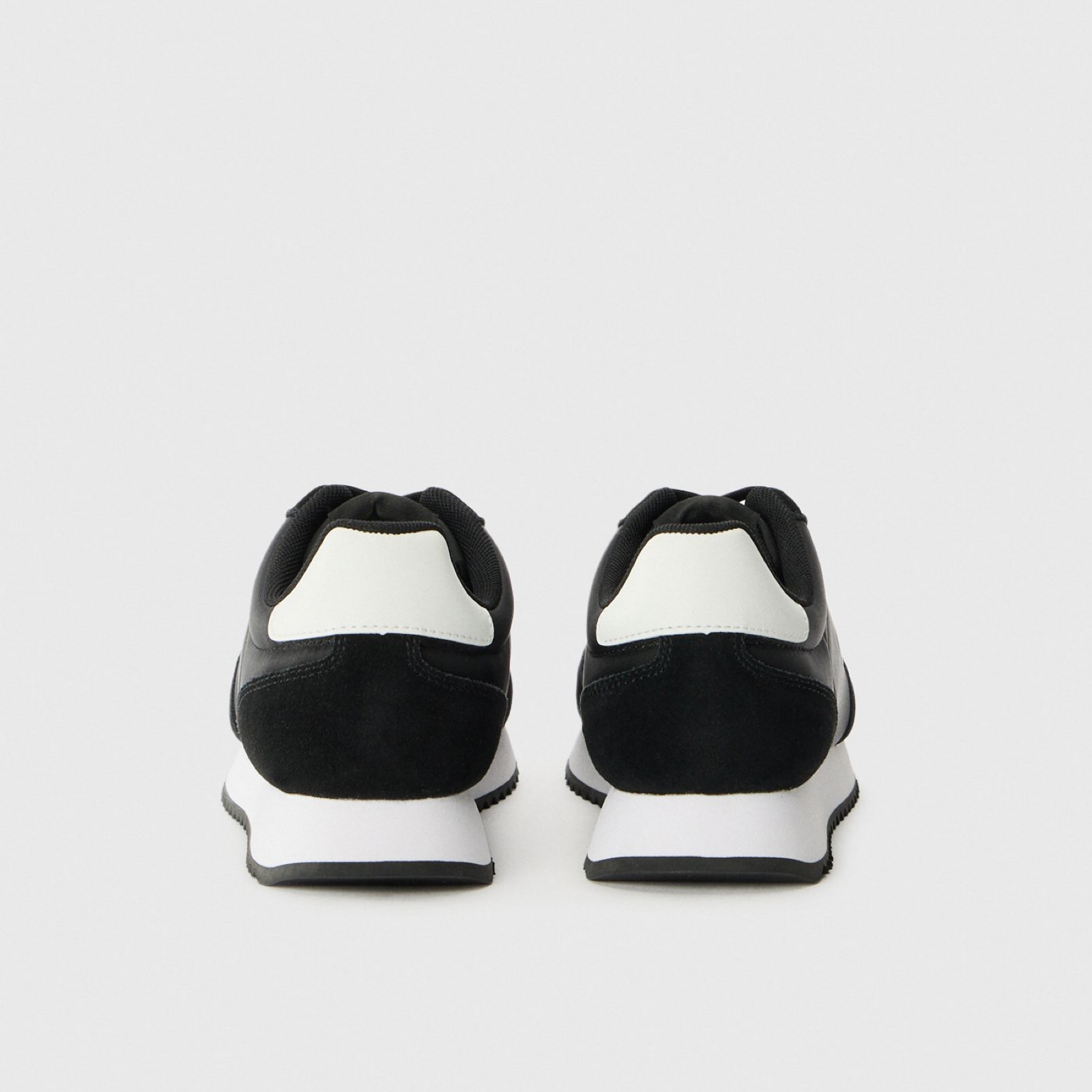 Дамски черни маратонки Calvin Klein Jeans YW0YW01828 Heel View