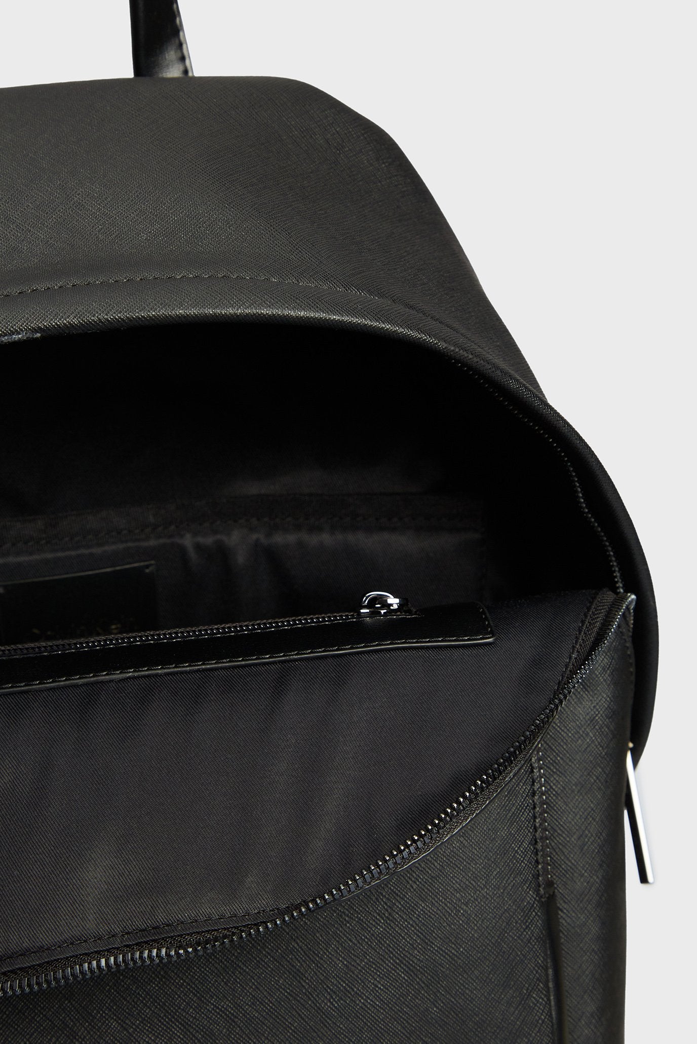 Мъжка раница Men’s rucksack Calvin Klein
K50K511617 Black open view