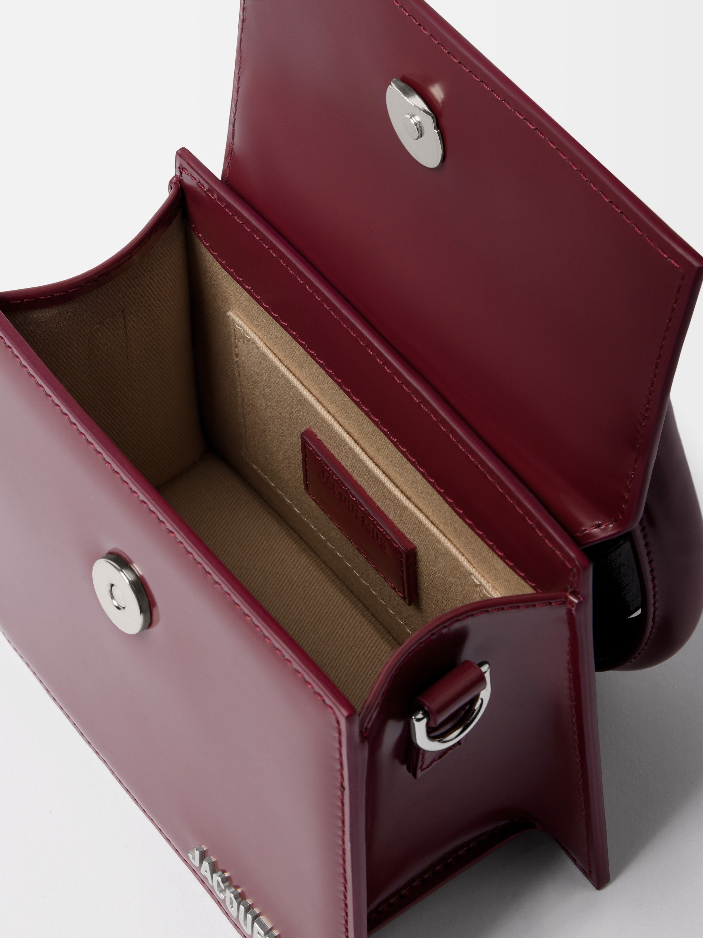 Дамска чантичка Women’s signature buckled handbag Jacquemus Le Chiquito
BAW00327AC18A01490 Burgundy inside view