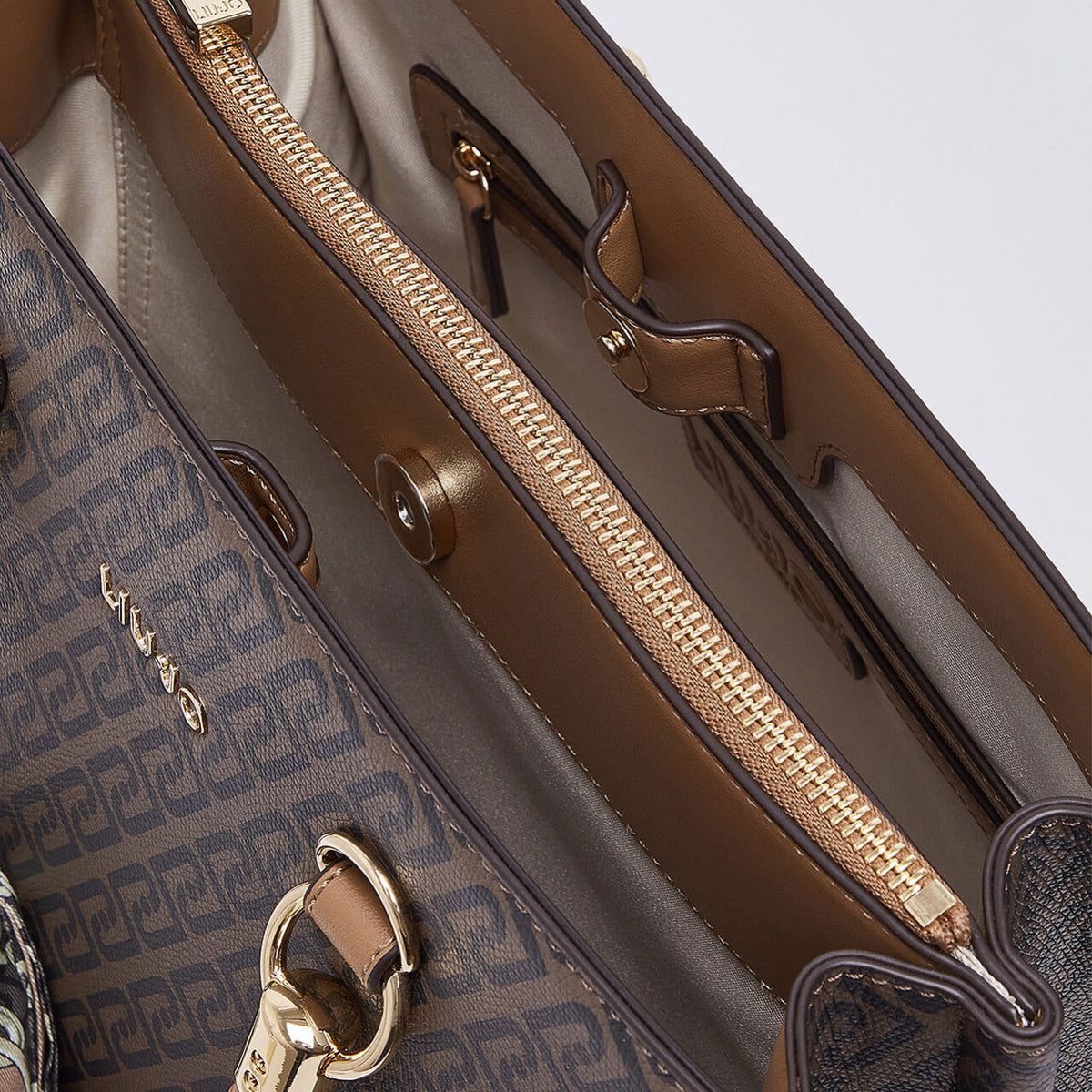 Дамска чанта Liu Jo women’s bag AF6086E1137 81140 Inside view 