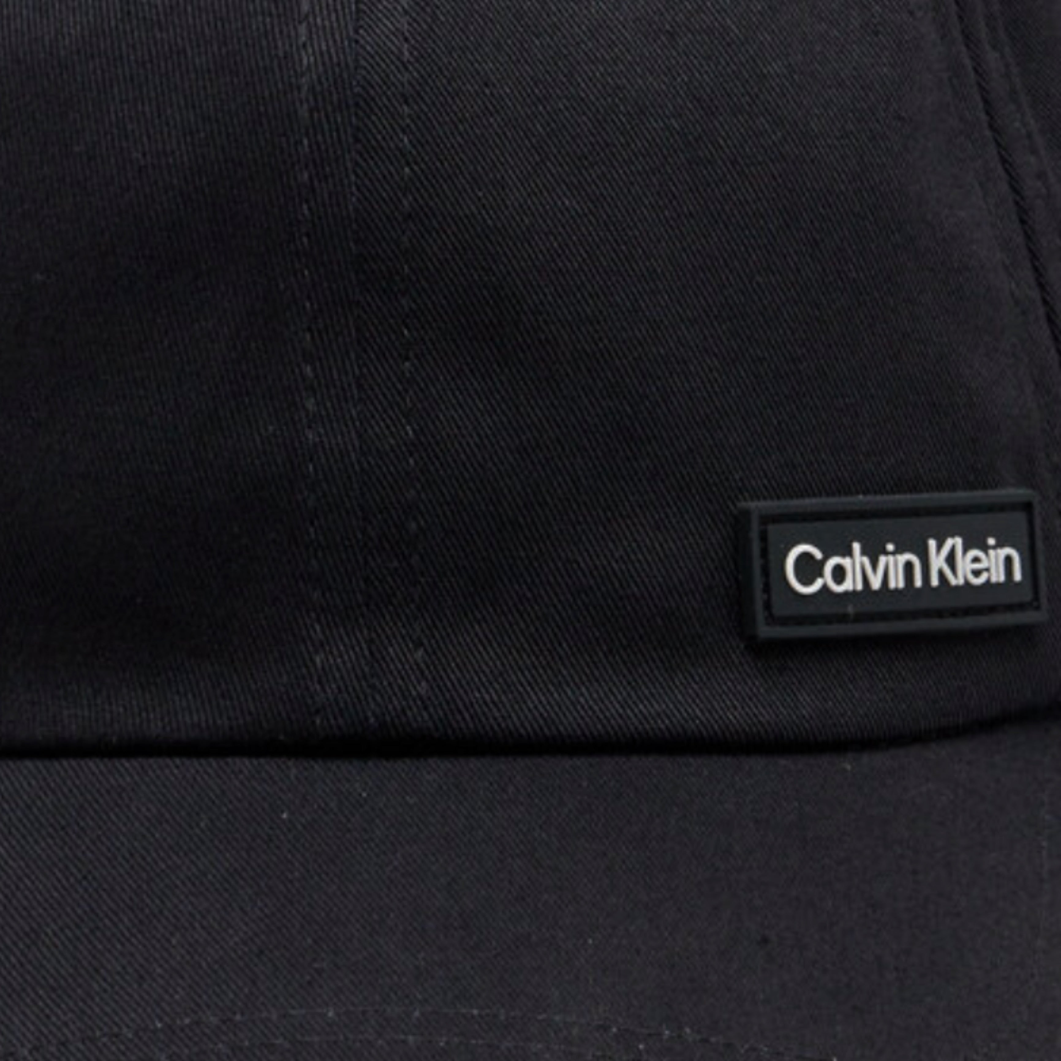 Мъжка шапка с козирка Calvin Klein K50K510487 в черно