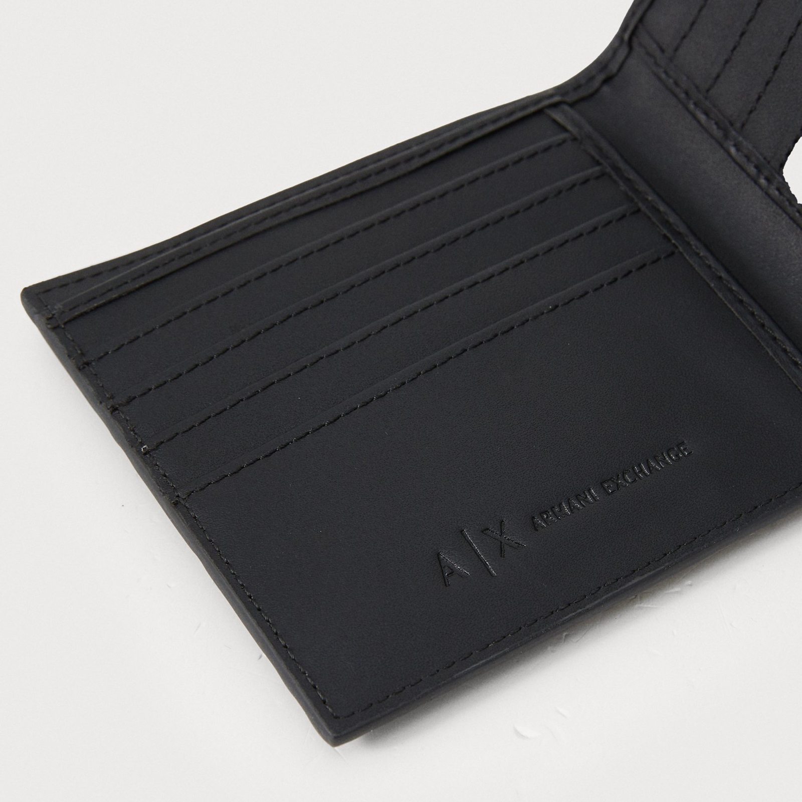Мъжки портфейл Armani Exchange Men Wallet XM000168 AF12133 UC001 Inside View