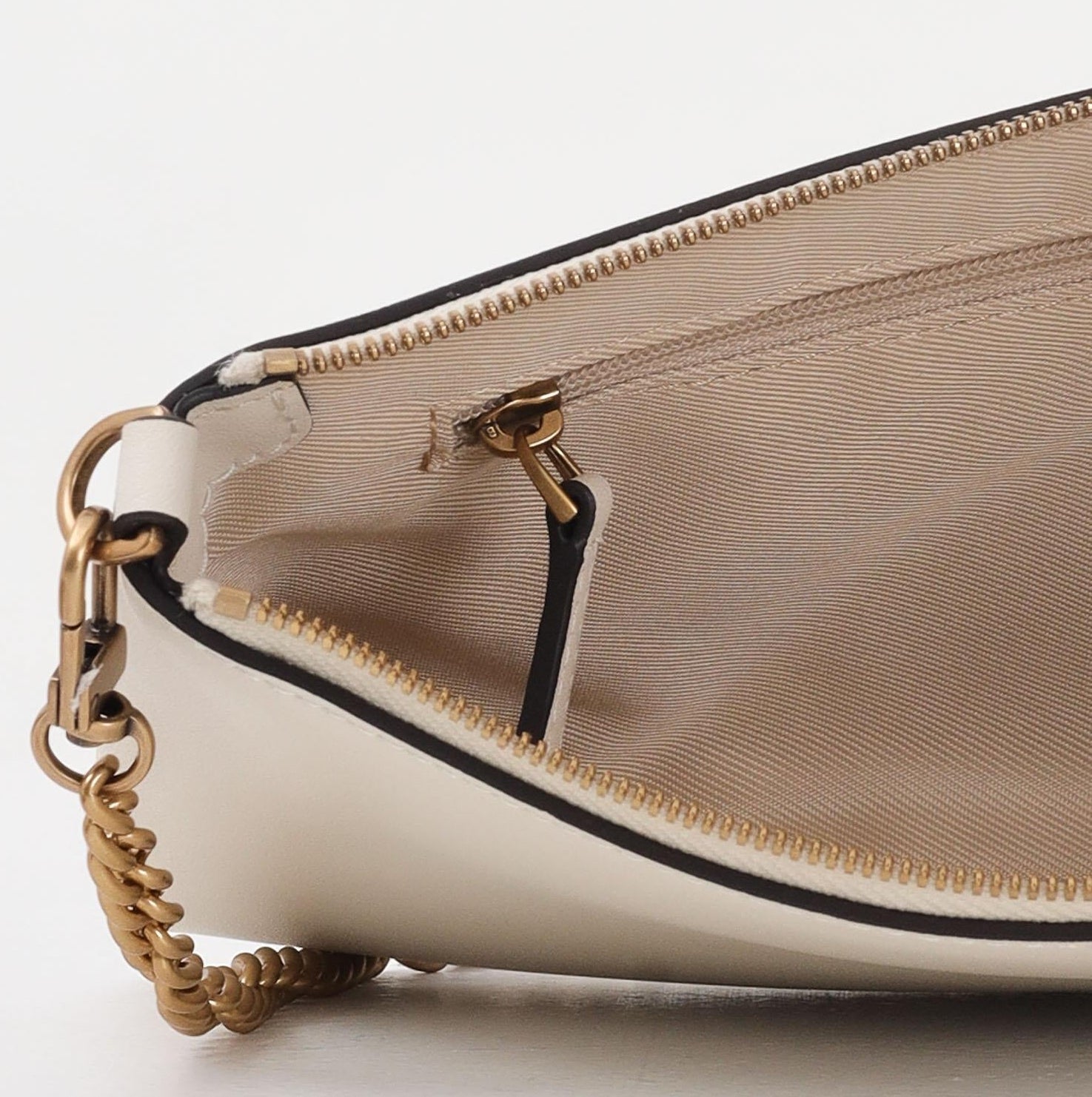 Дамска чанта Women’s shoulder bag Pinko
102747 A0F1 Z14Q White inside view