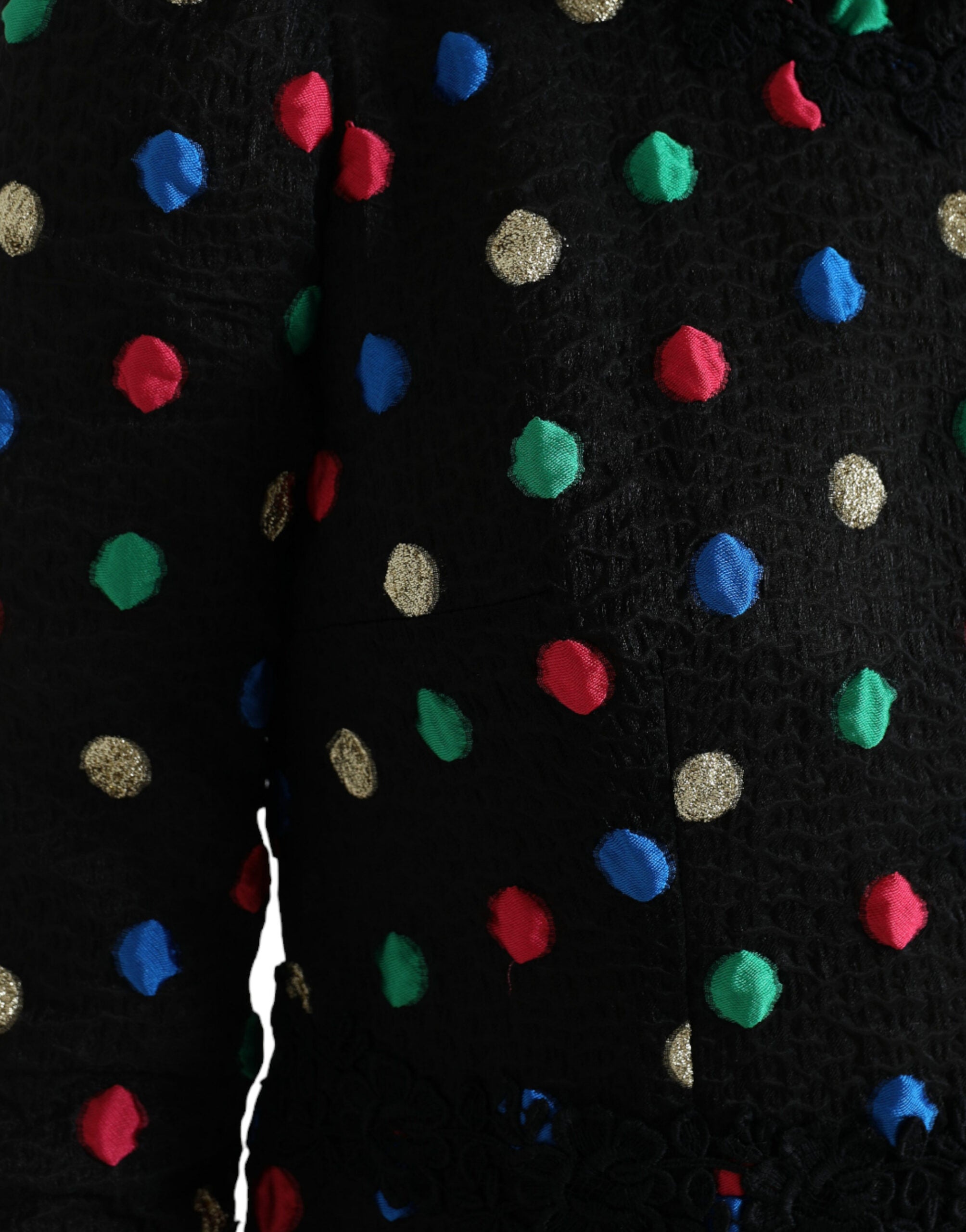 Елегантна миди рокля на точки с високо деколте на Dolce &amp; Gabbana