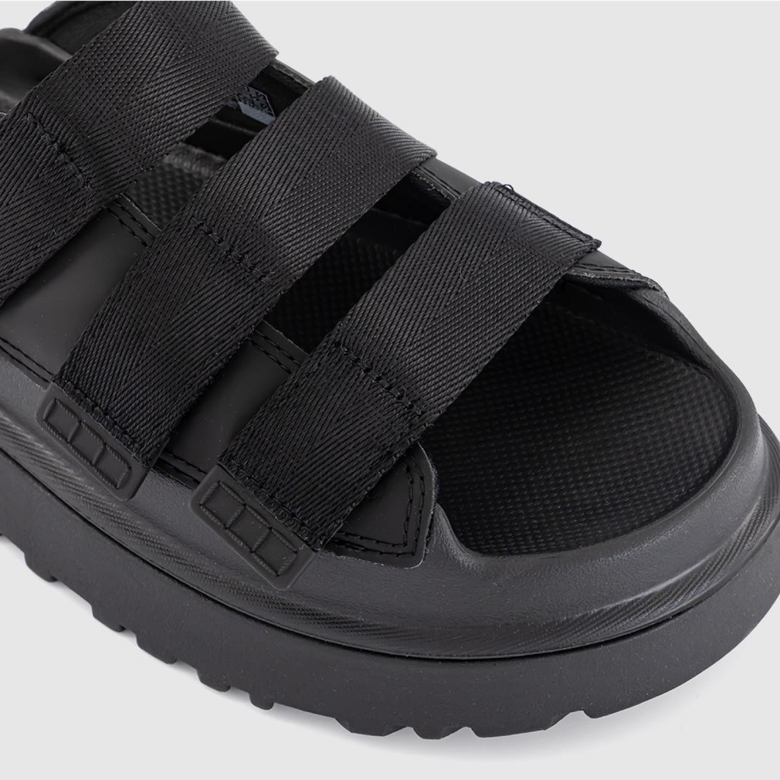 Дамски черни чехли UGG 1167430 Close-Up