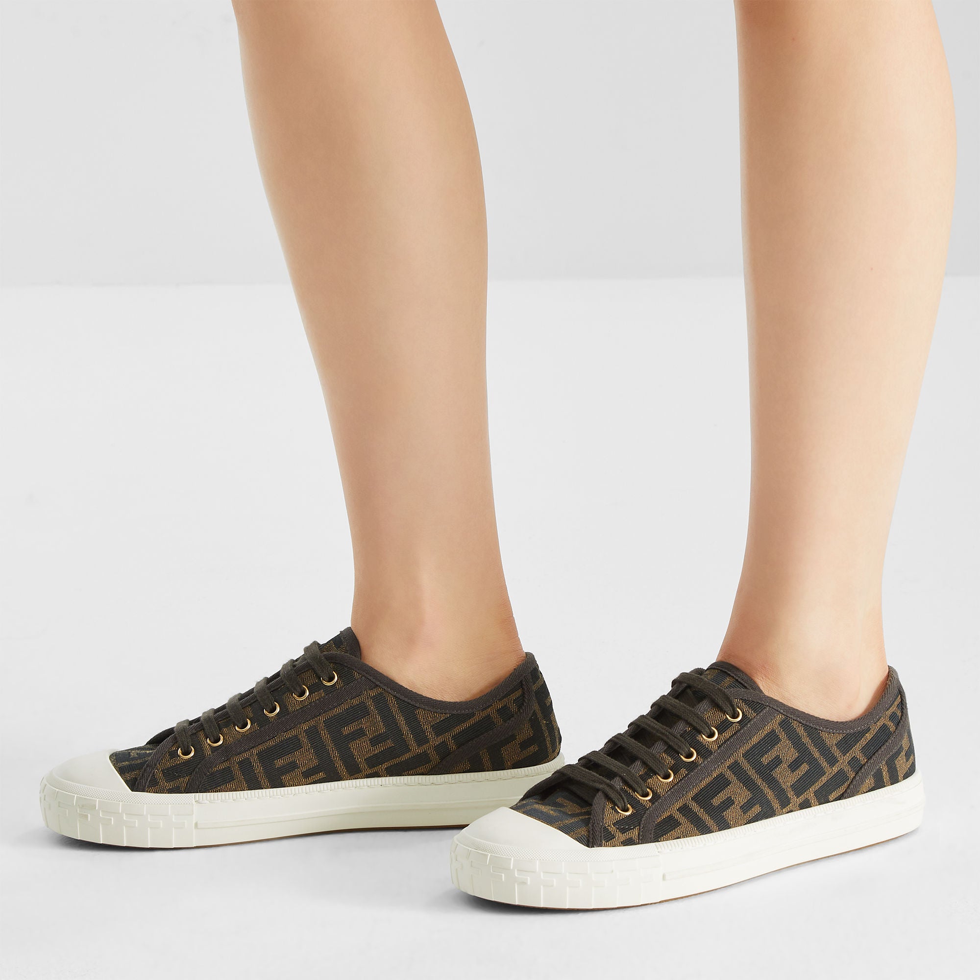 Мъжки кецове Men’s sneakers FENDI Domino 8E8325AJZXF0R7V Brown lifestyle view