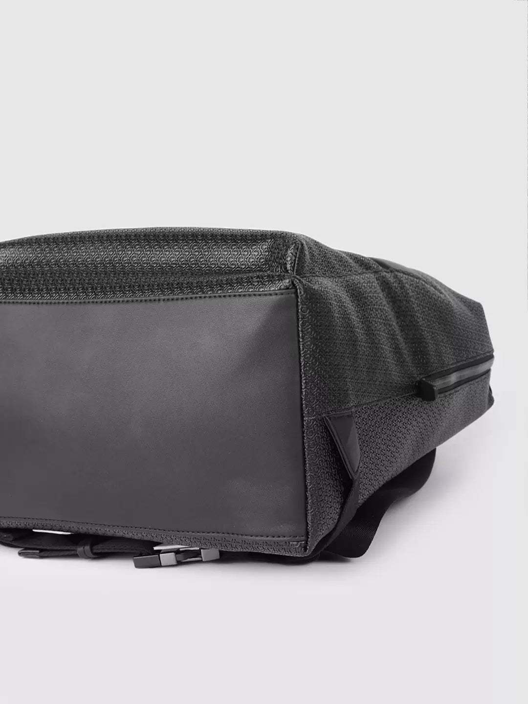 Мъжка раница Men’s rucksack Calvin Klein
K50K510802 Black cropped bottom view