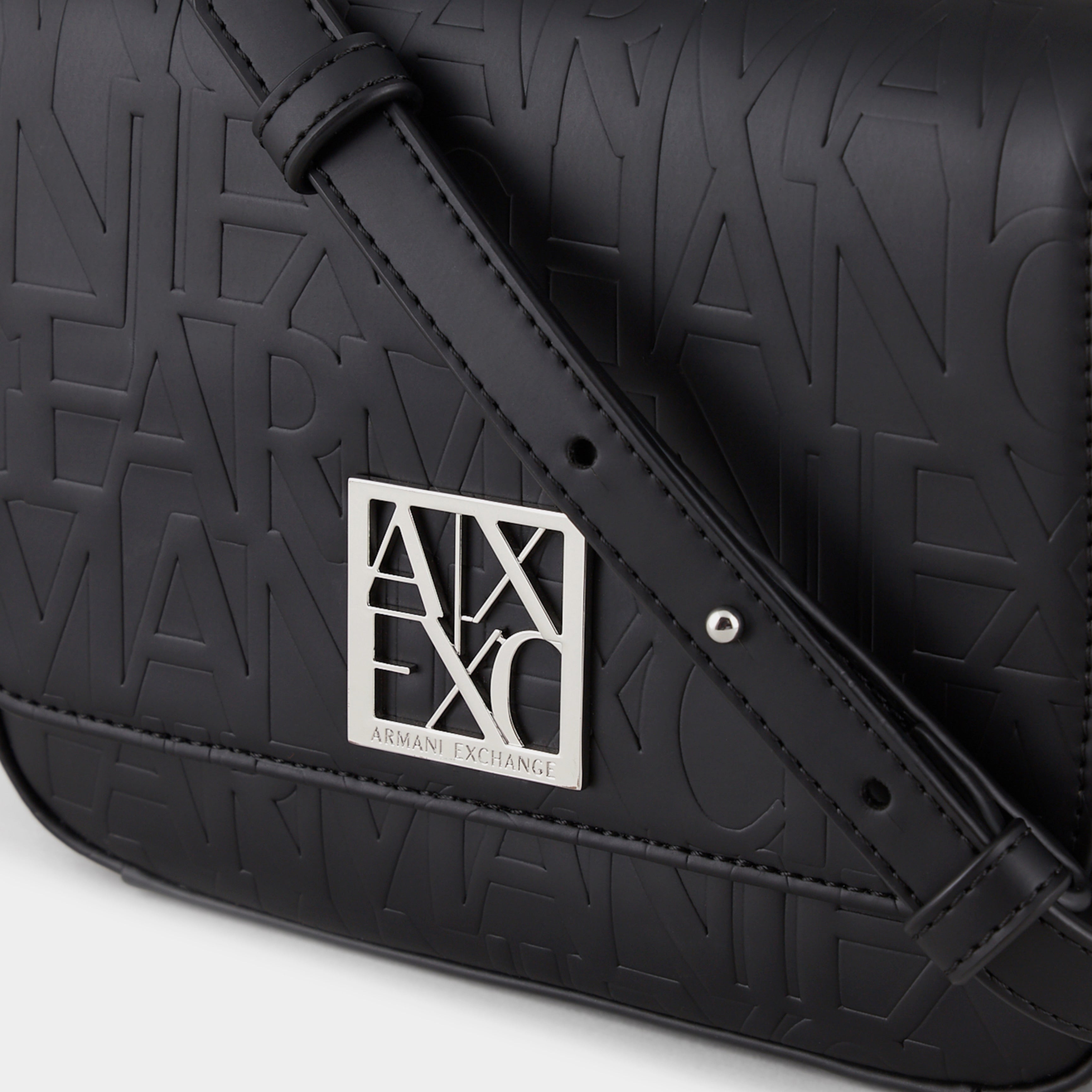 Дамска кросбоди чанта в черни Women’s crossbody bag Armani Exchange
942648CC79300020 Black