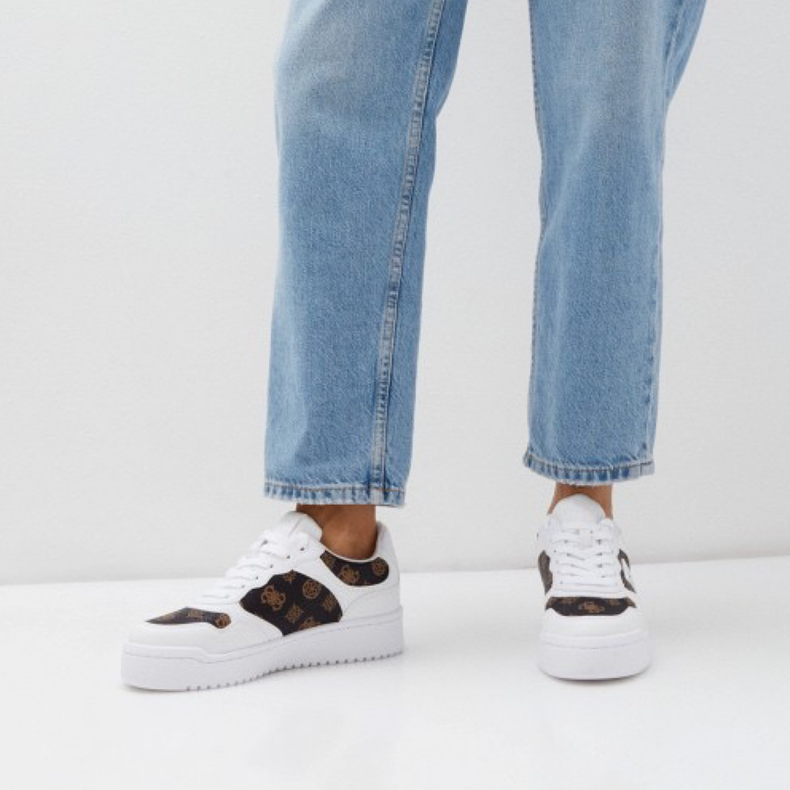 Дамски кецове Guess Women Sneakers FLPMI2 FAL12 WHIBR Model View