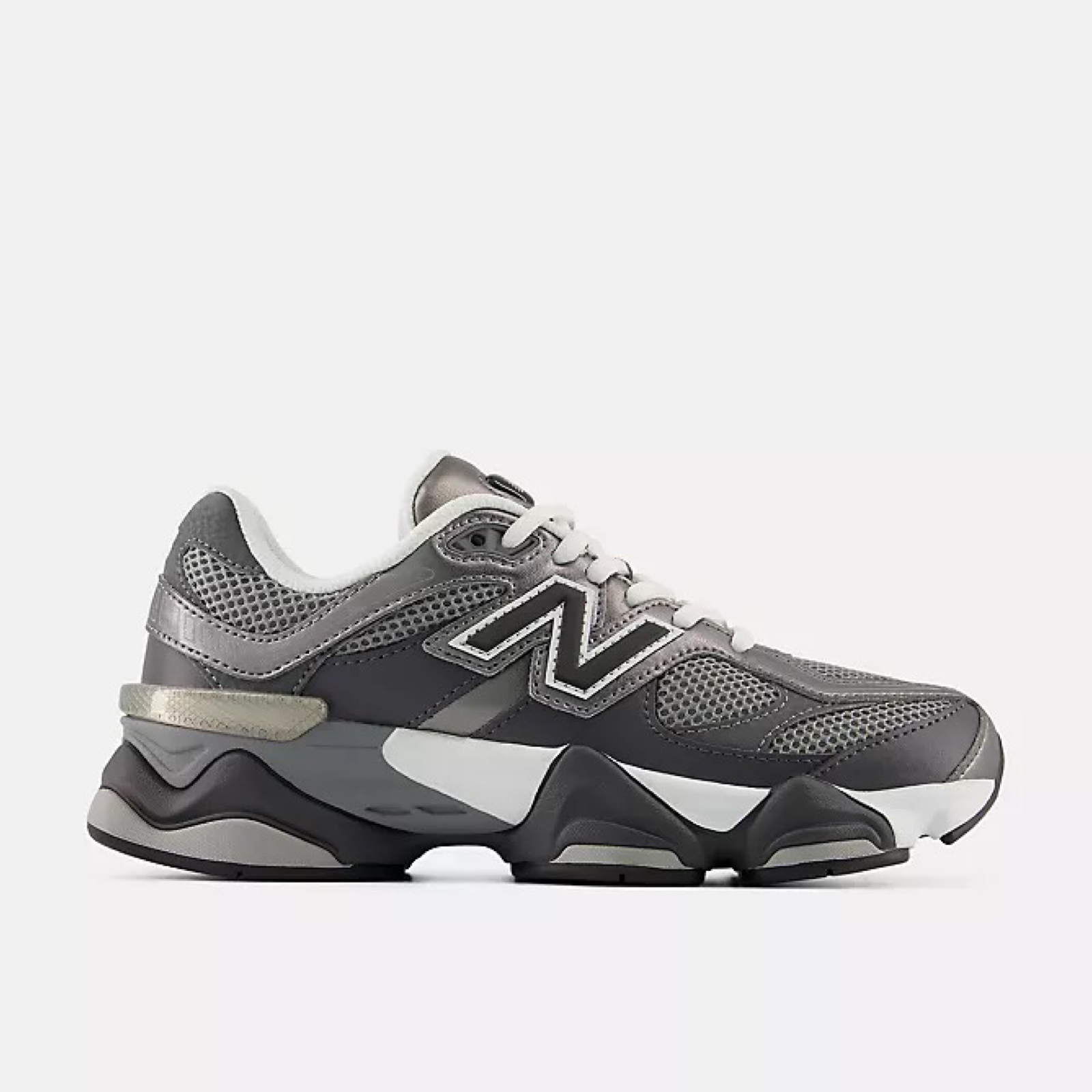 Дамски маратонки New Balance 9060 Women Sneakers G90603BN Lateral View