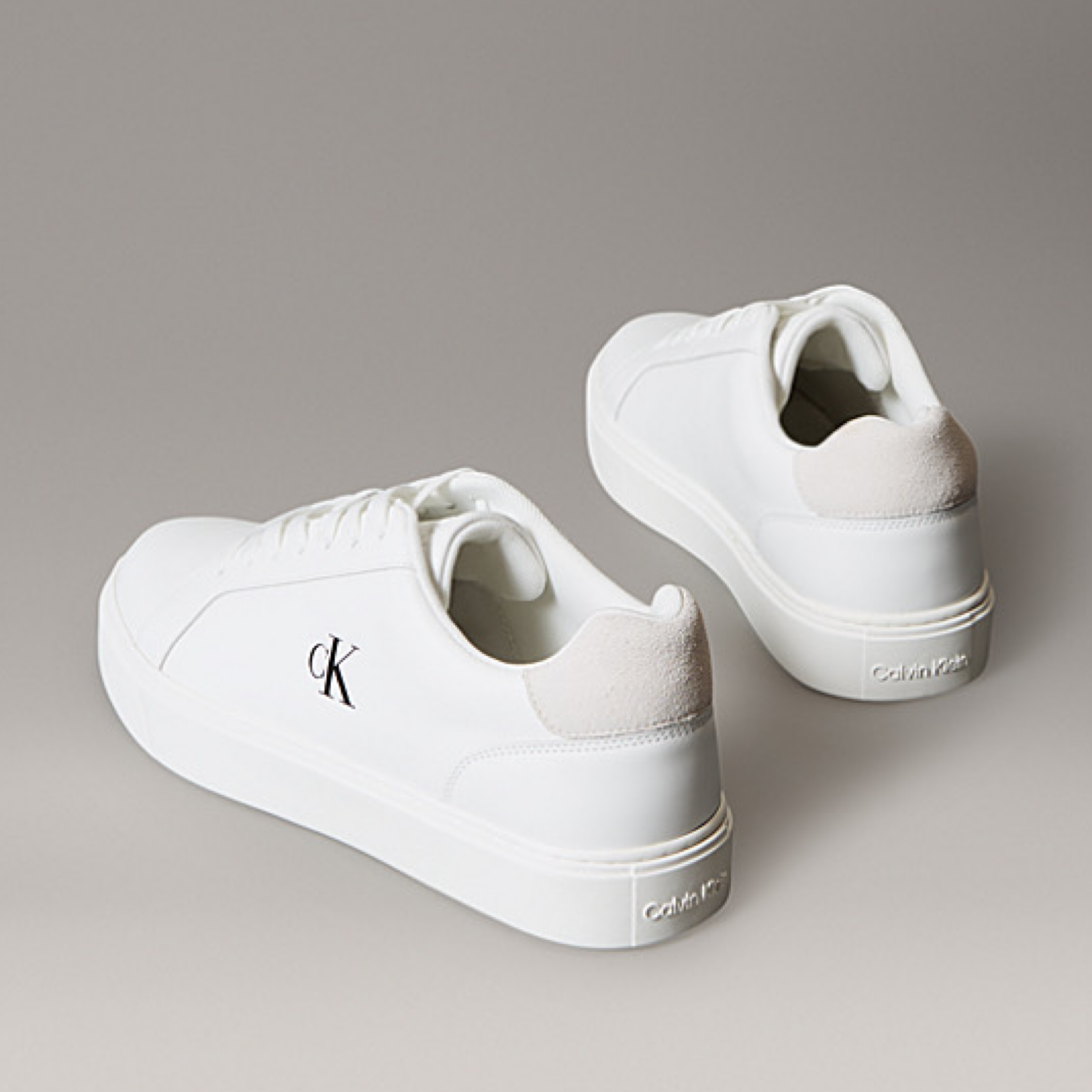 Мъжки бели кецове Calvin Klein Men Sneakers YM0YM01435 Heel View