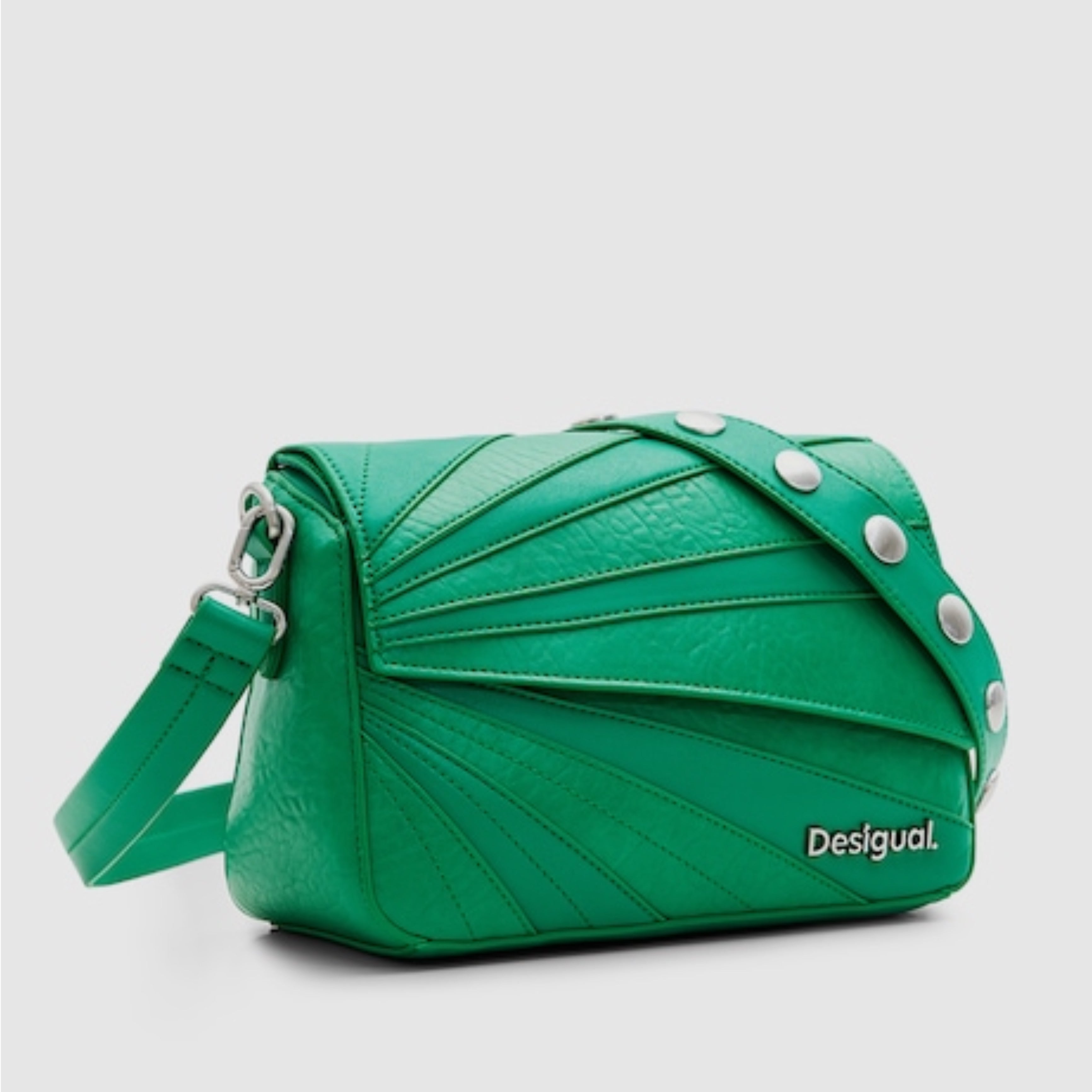 Дамска чанта за рамо в зелено Women’s S patch textures shoulder bag Desigual
24SAXP43 4014U Green