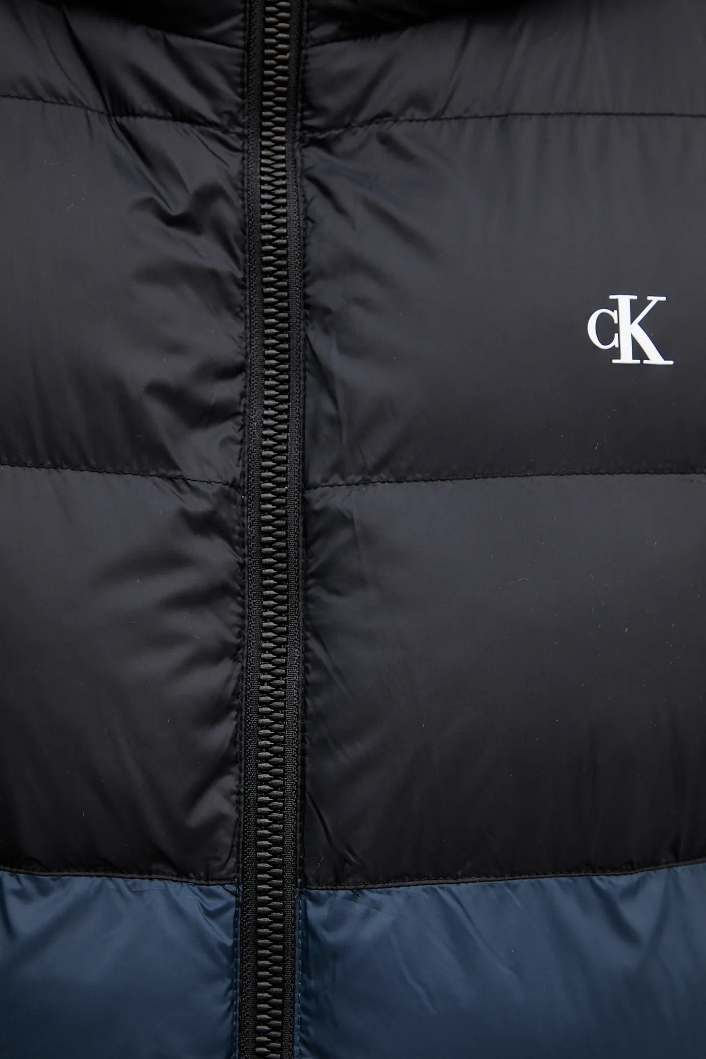 Мъжко яке Men’s jacket Calvin Klein
LV04RD527G UB1 cropped view