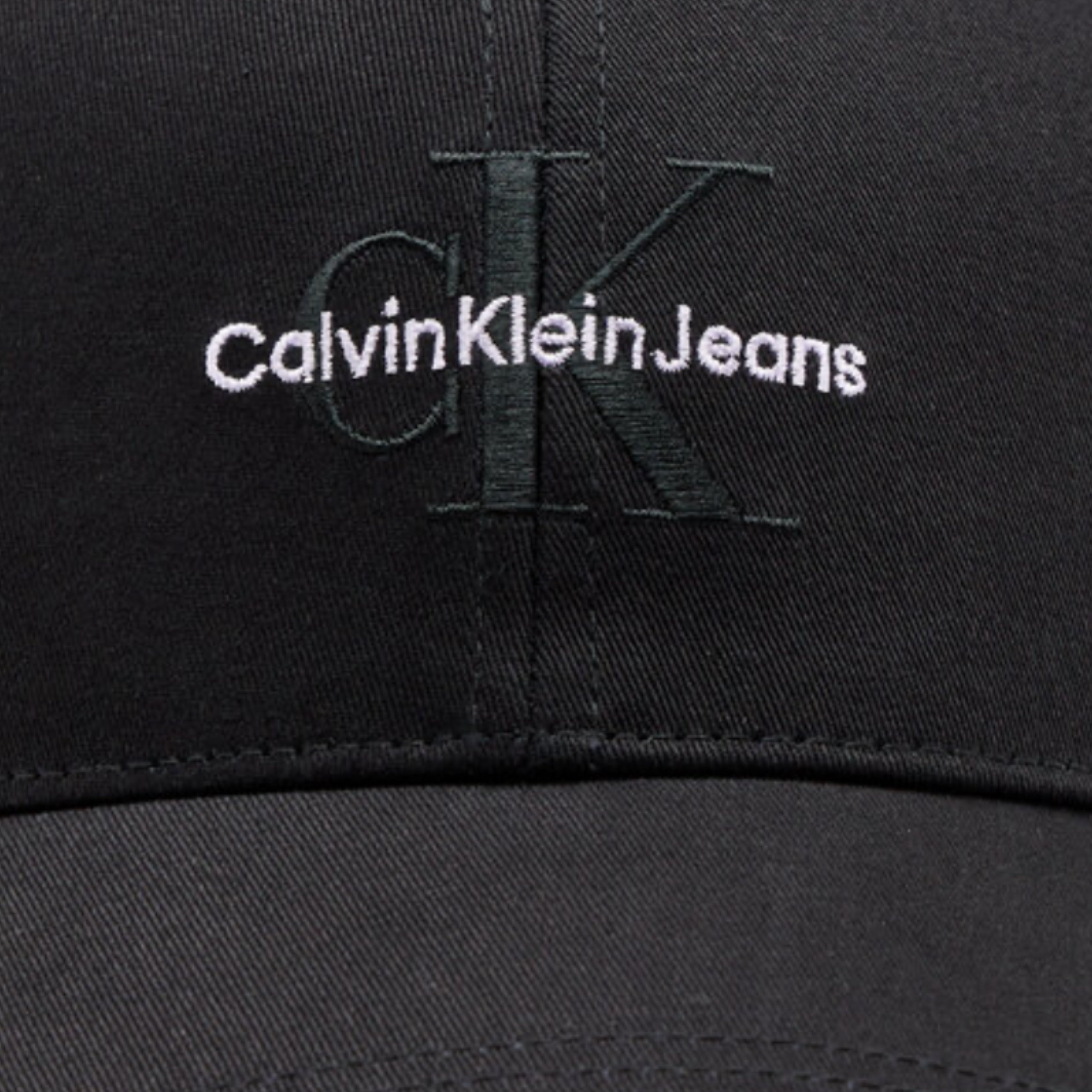 Дамска шапка с козирка Calvin Klein Jeans K60K612317 в черно