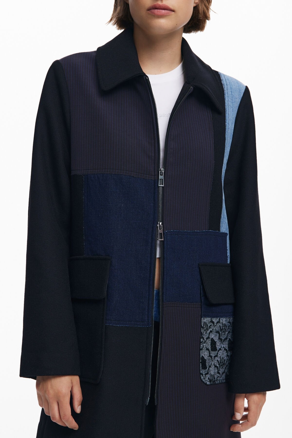 Дамско пачуърк палто Women’s patchwork coat Desigual 25WWEW462000 close up view