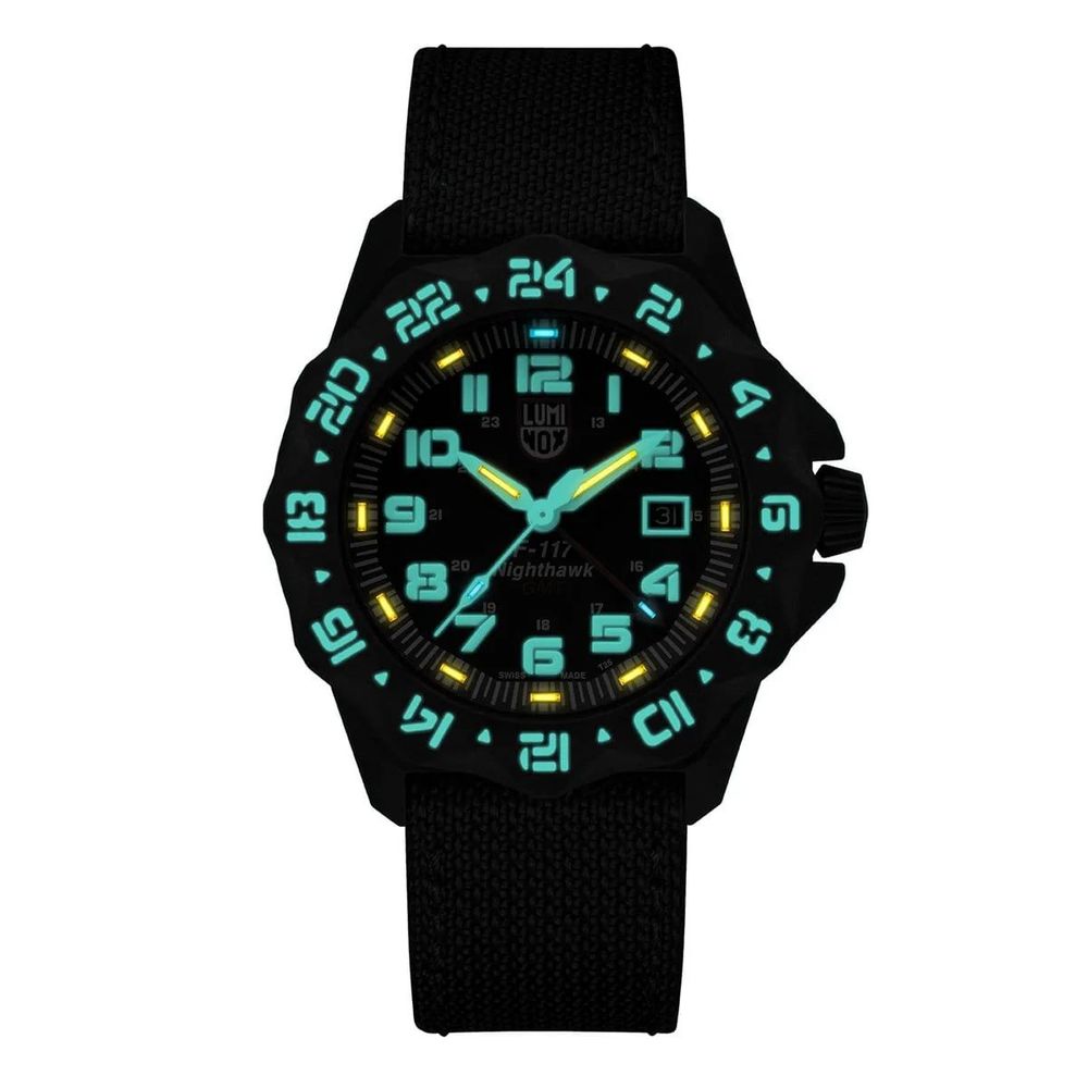 Часовник от черен плат Luminox