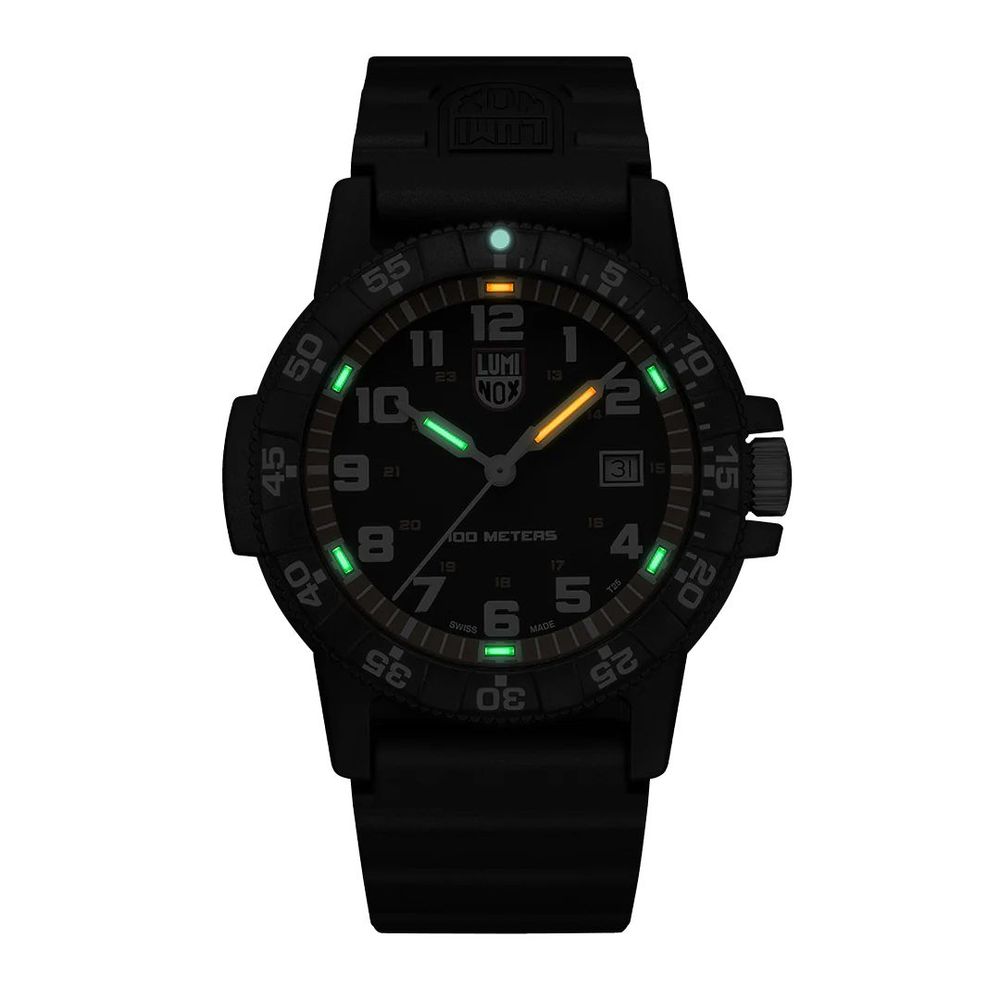 Черен гумен часовник Luminox