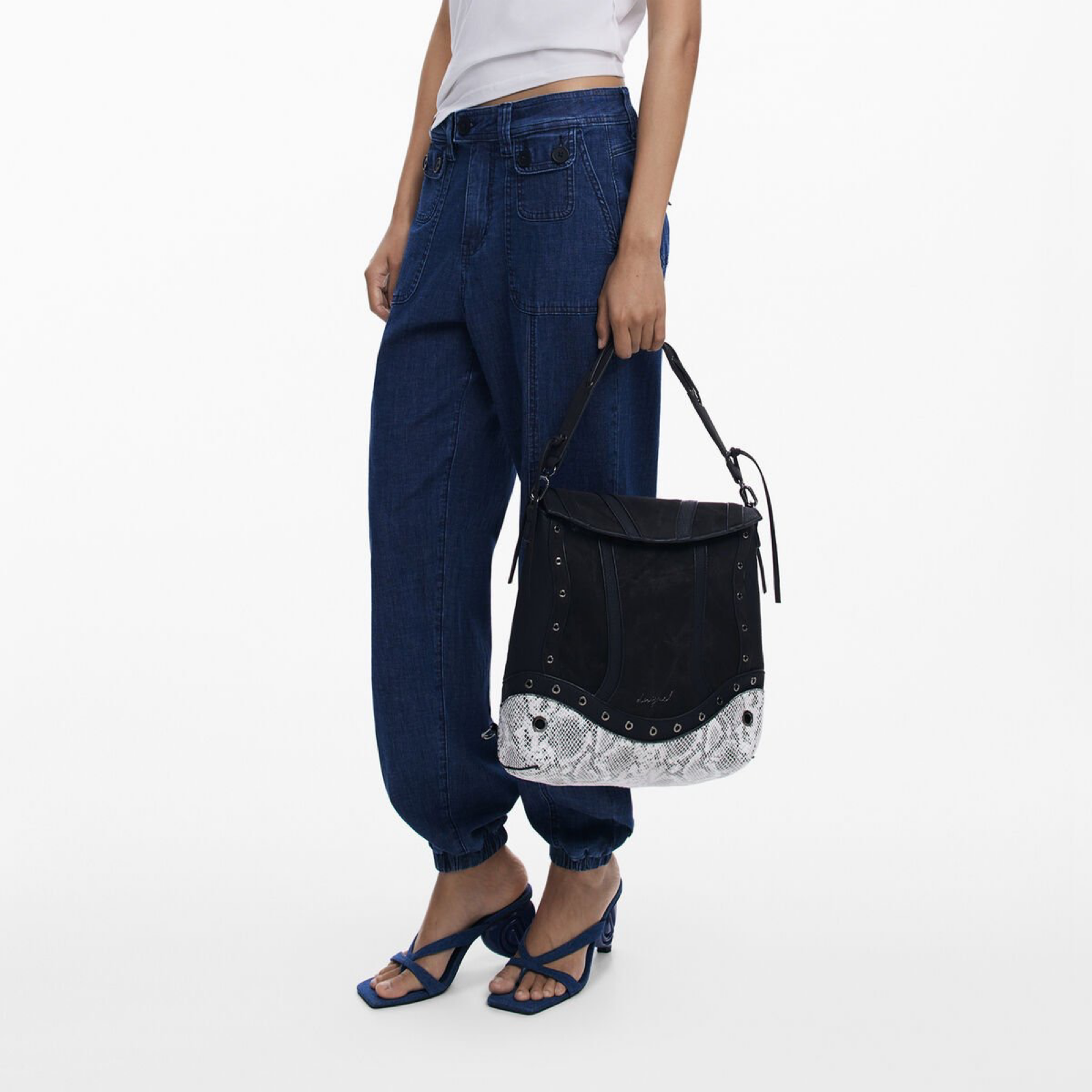 Дамска раница Desigual Women Rucksack 25WAKP11 Hand View