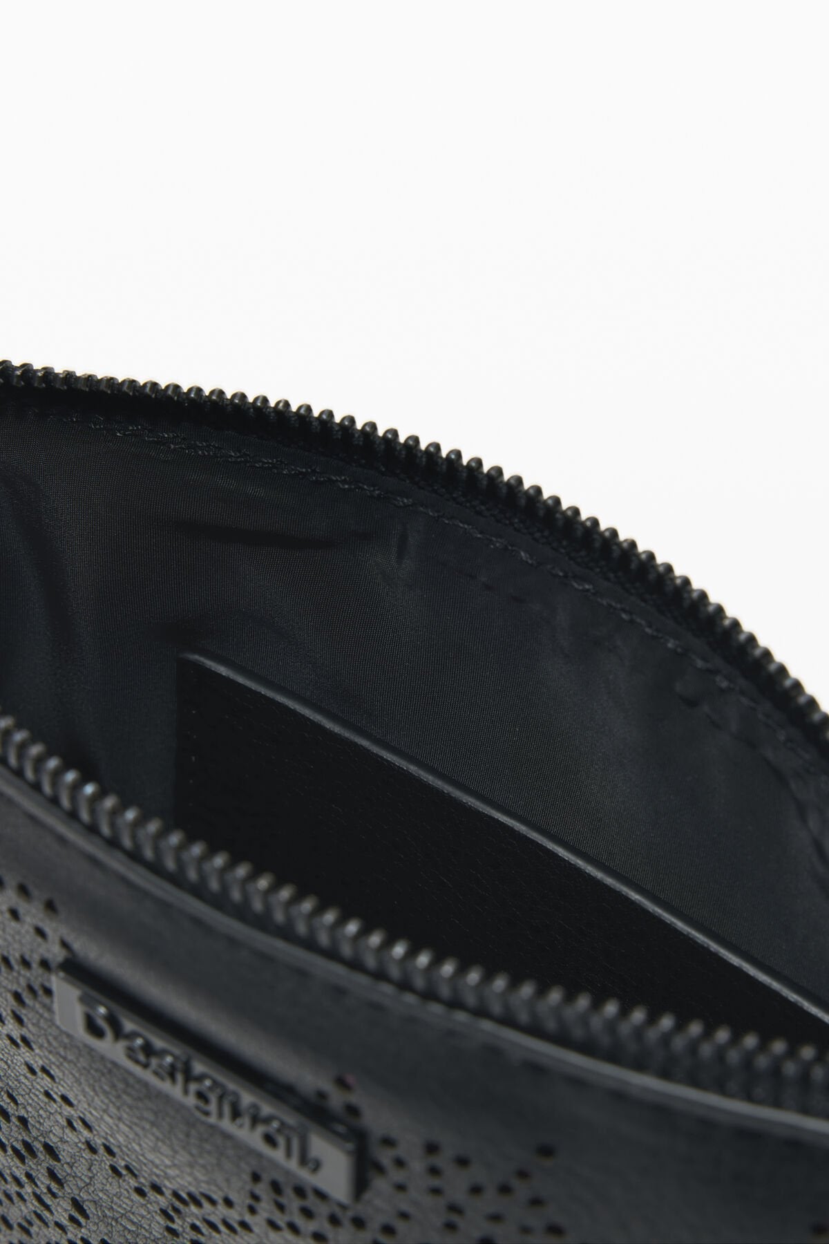 Дамска чанта Desigual Women Crossody Bag 26SAYP06 2000 Inside View