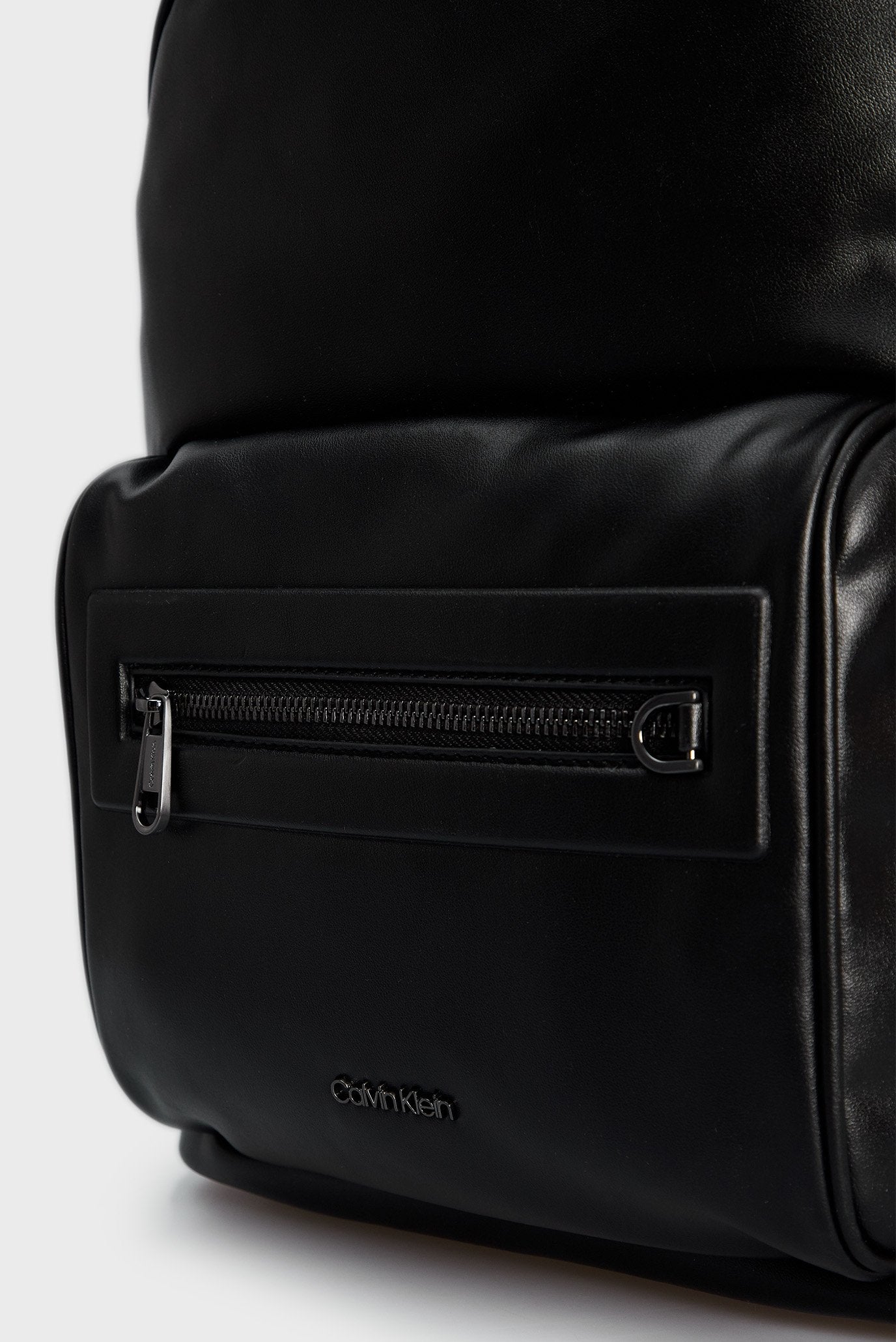 Мъжка раница Men’s rucksack Calvin Klein
K50K510832 Black close-up view