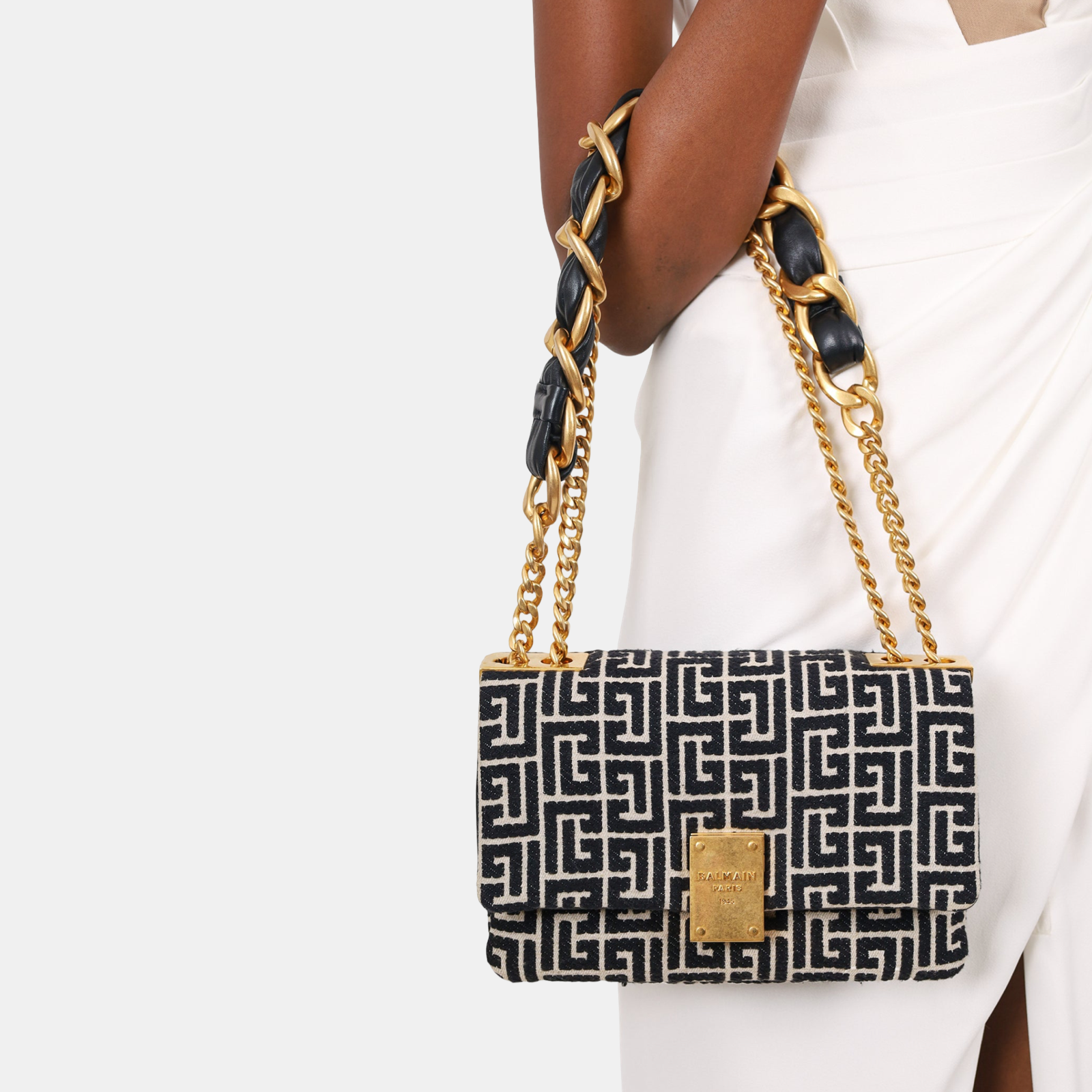 Balmain 1945 Shoulder Bag AN1BJ778TJNA GFE Hand View