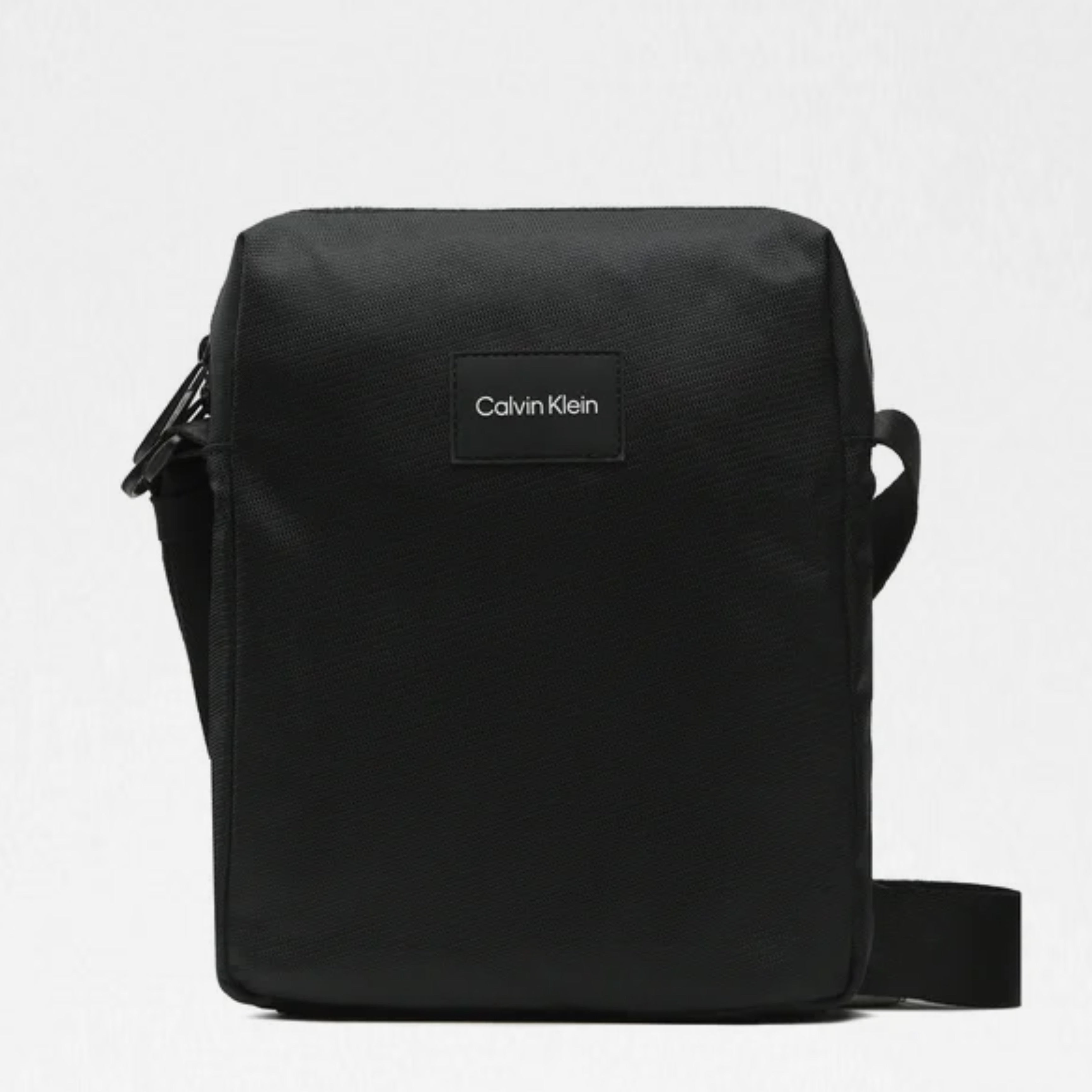 Мъжка чанта Men’s crossbody bag Calvin Klein K50K510259 Black front view