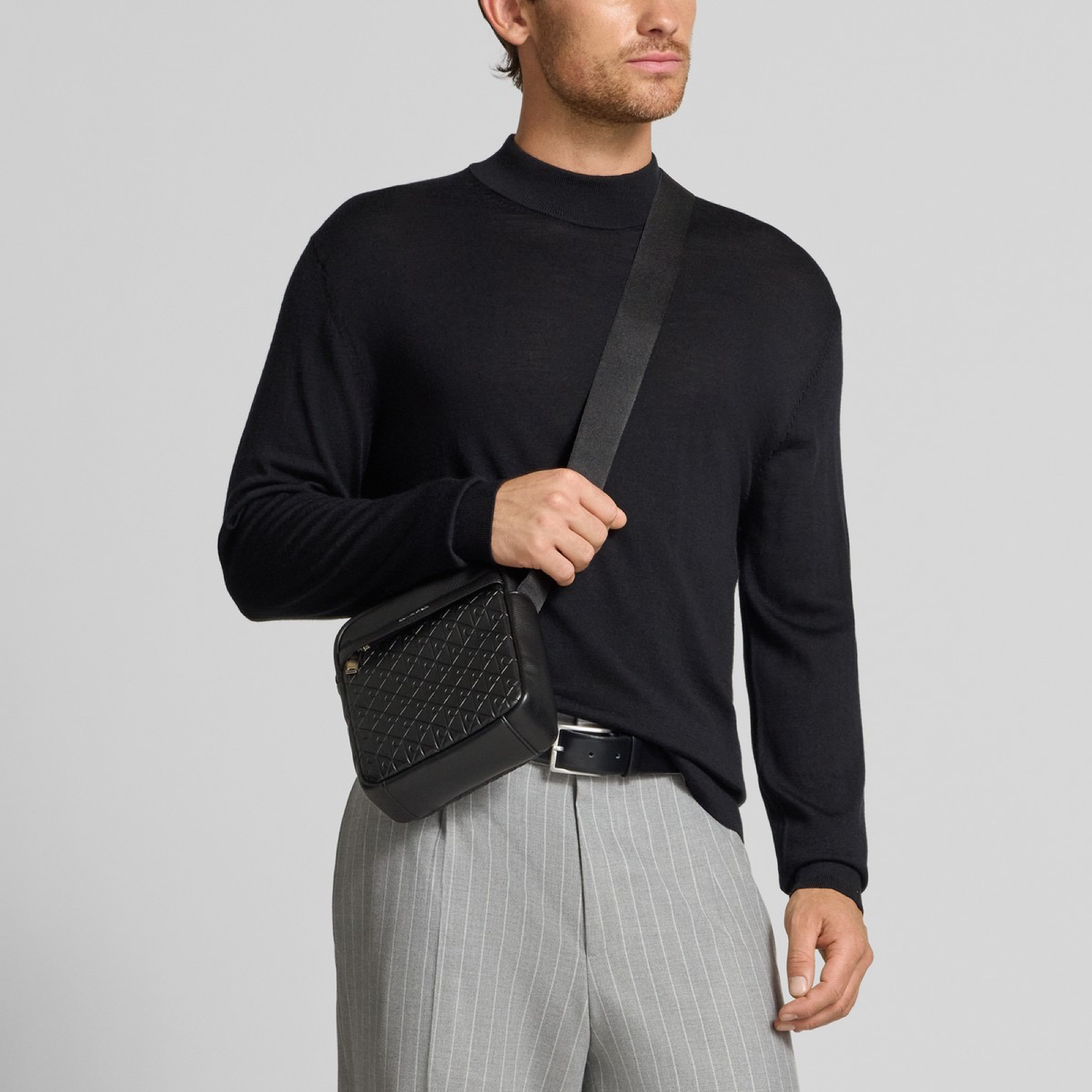 Мъжка чанта Calvin Klein Men Crossbody Bag LV04D3204G UB1 Model View