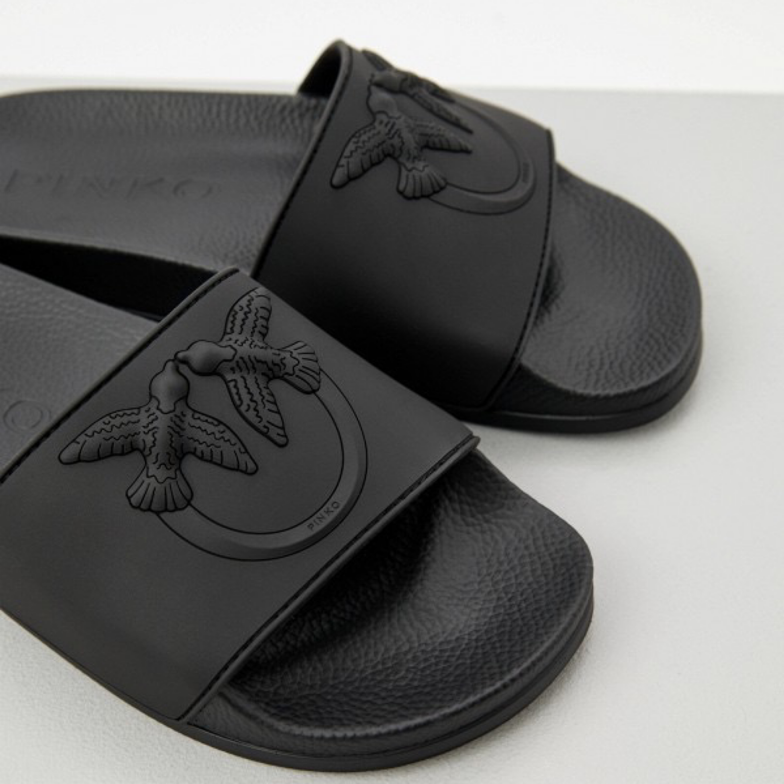  Дамски черни джапанки Pinko women’s slippers SS0093 E027 Z99 Close-up
