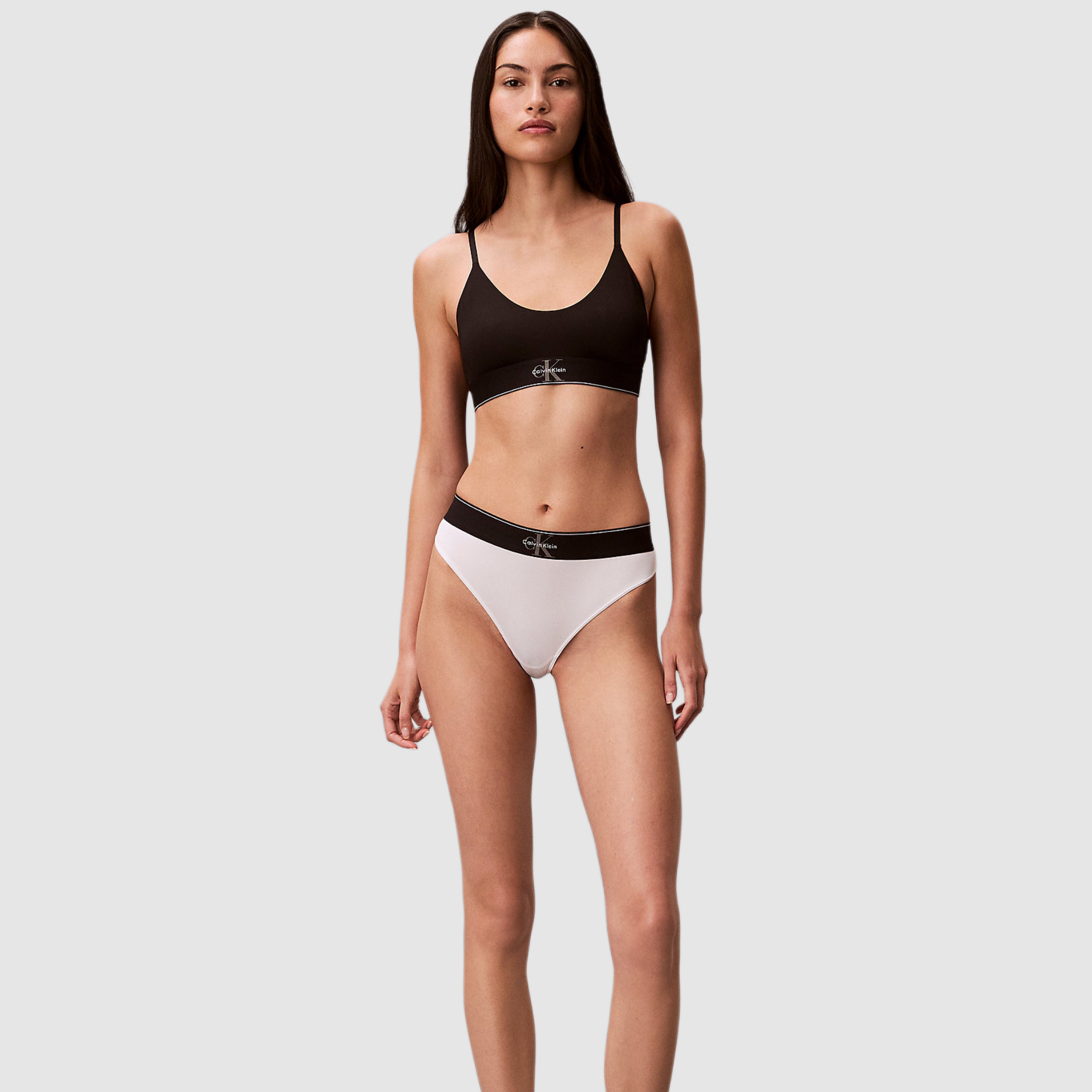 Дамски черен сутиен Calvin Klein woman’s black bralette LV00QF8814 UB1 Front view 