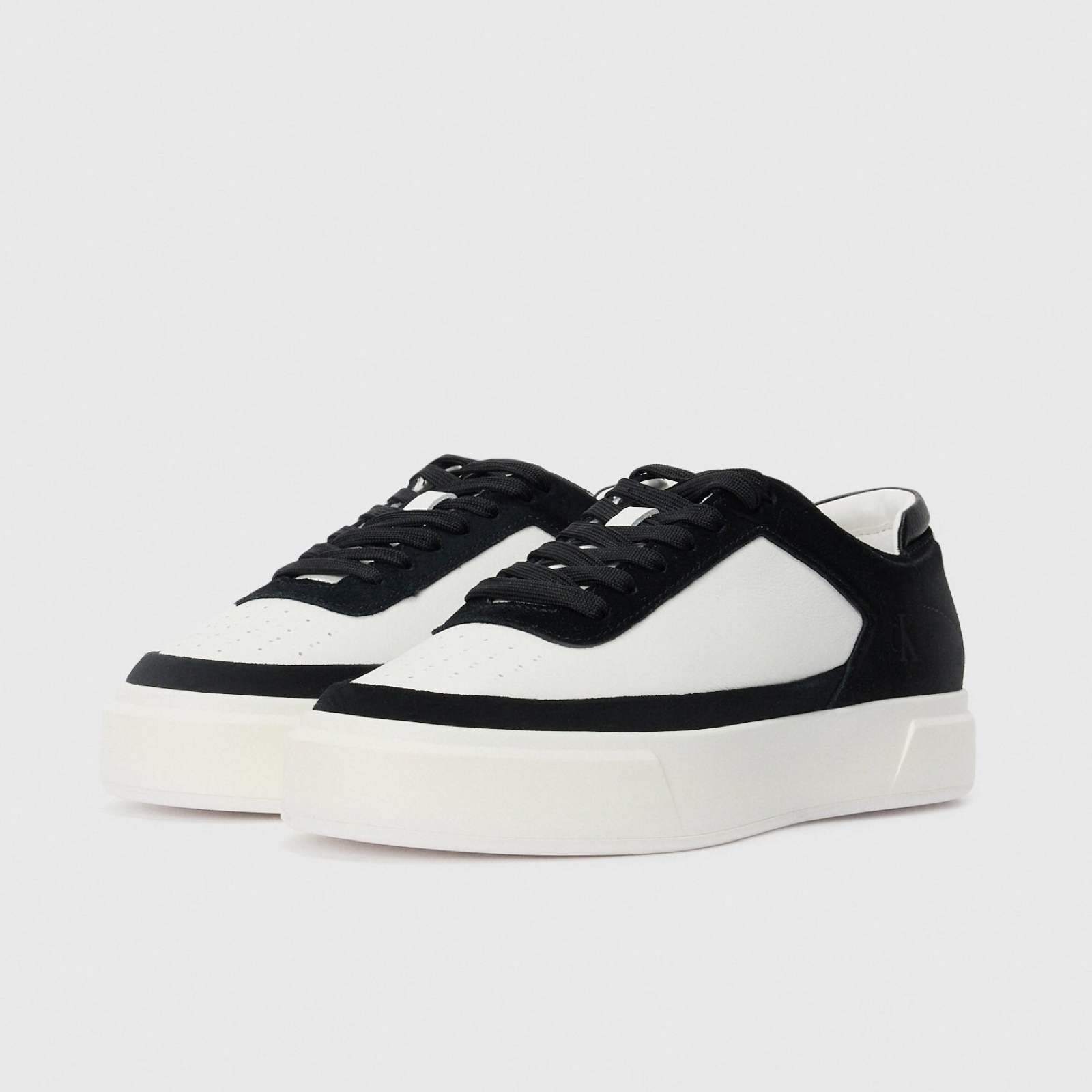 Мъжки кецове Calvin Klein Jeans Men Sneakers YM0YM01354 Medial View