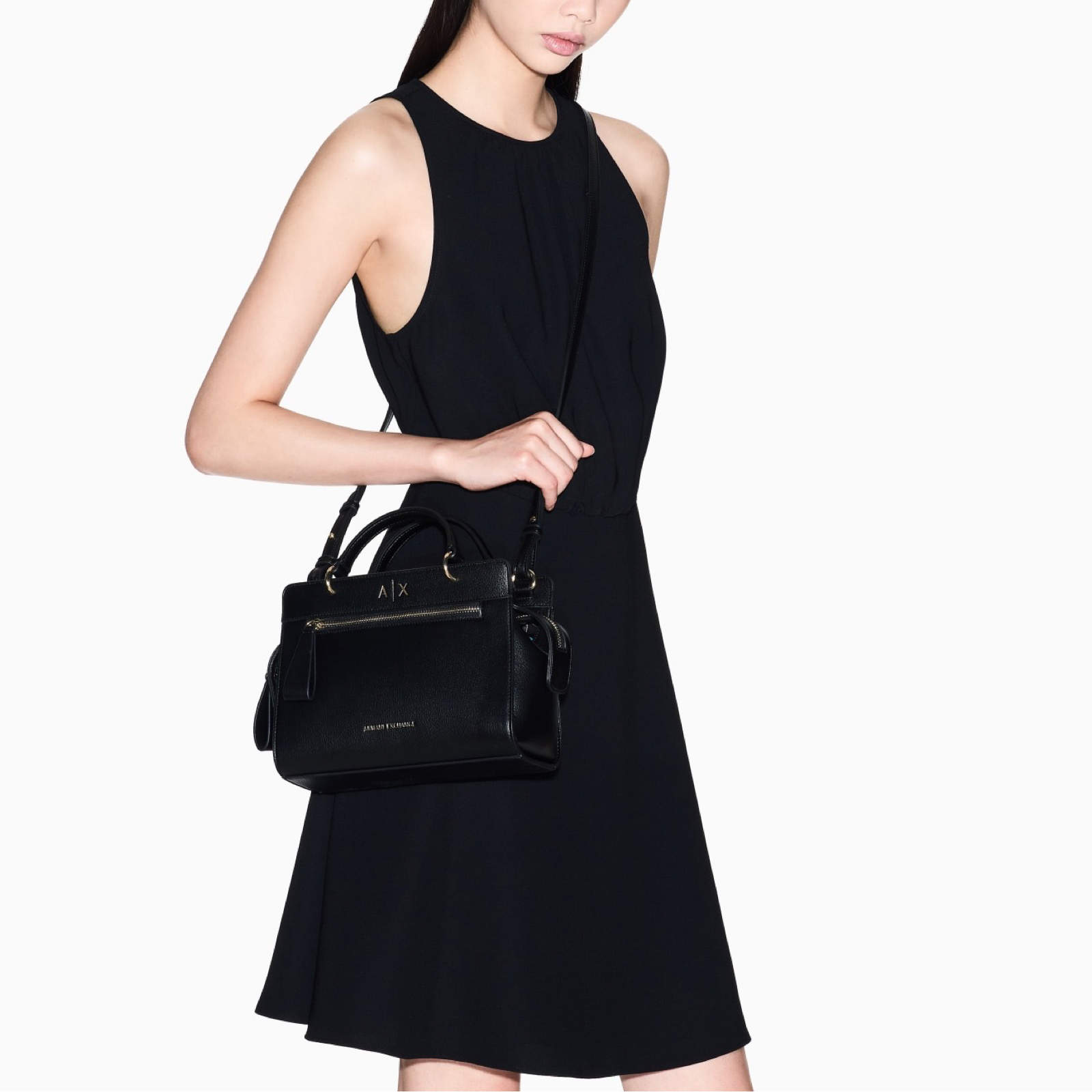 Дамска черна чанта Armani Exchange Women Handbag XW001554 AF17117 Model View