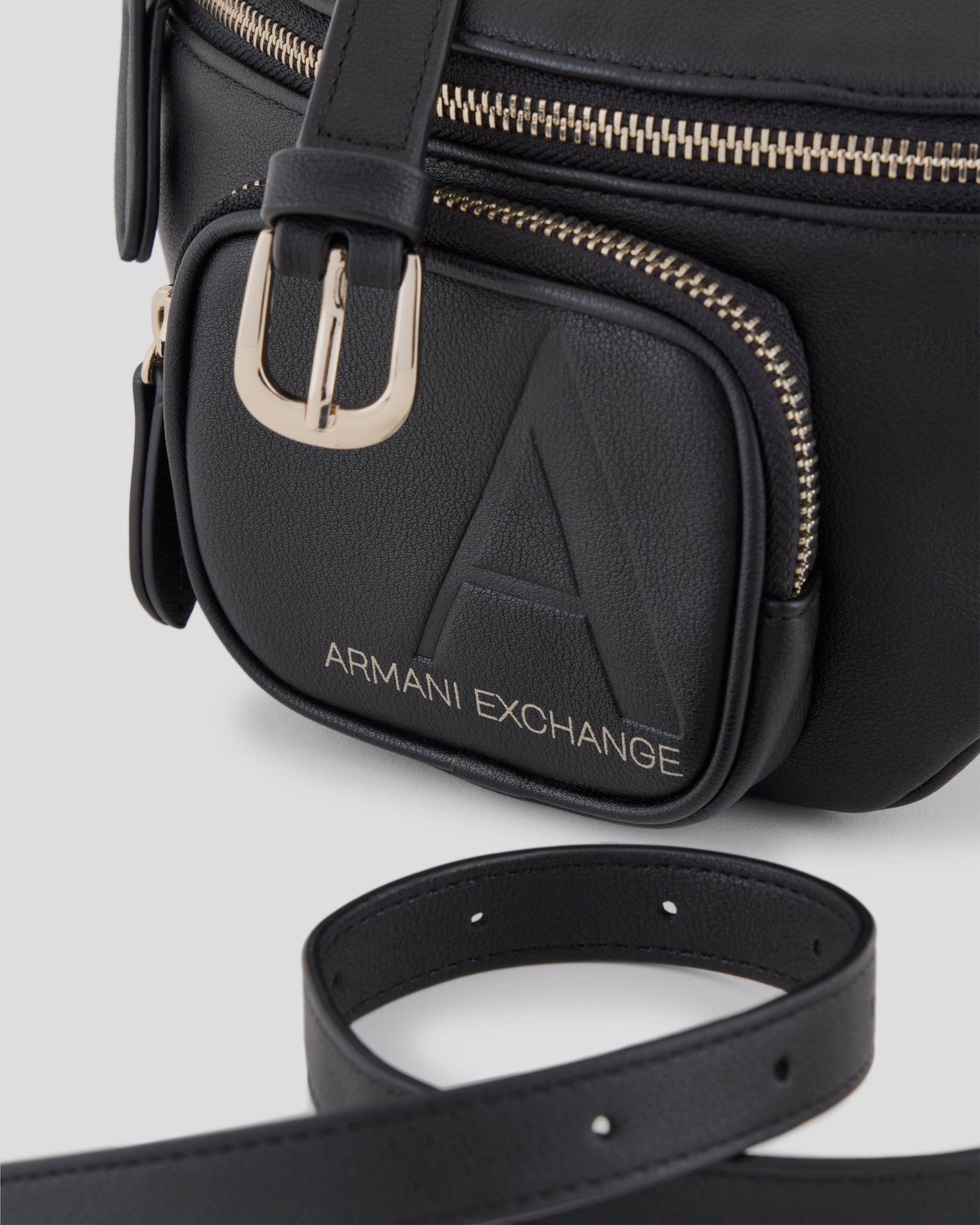 Дамска чанта за кръста тип банан в черно Women’s waist bag Armani Exchange
949175 4F715 00020 Black