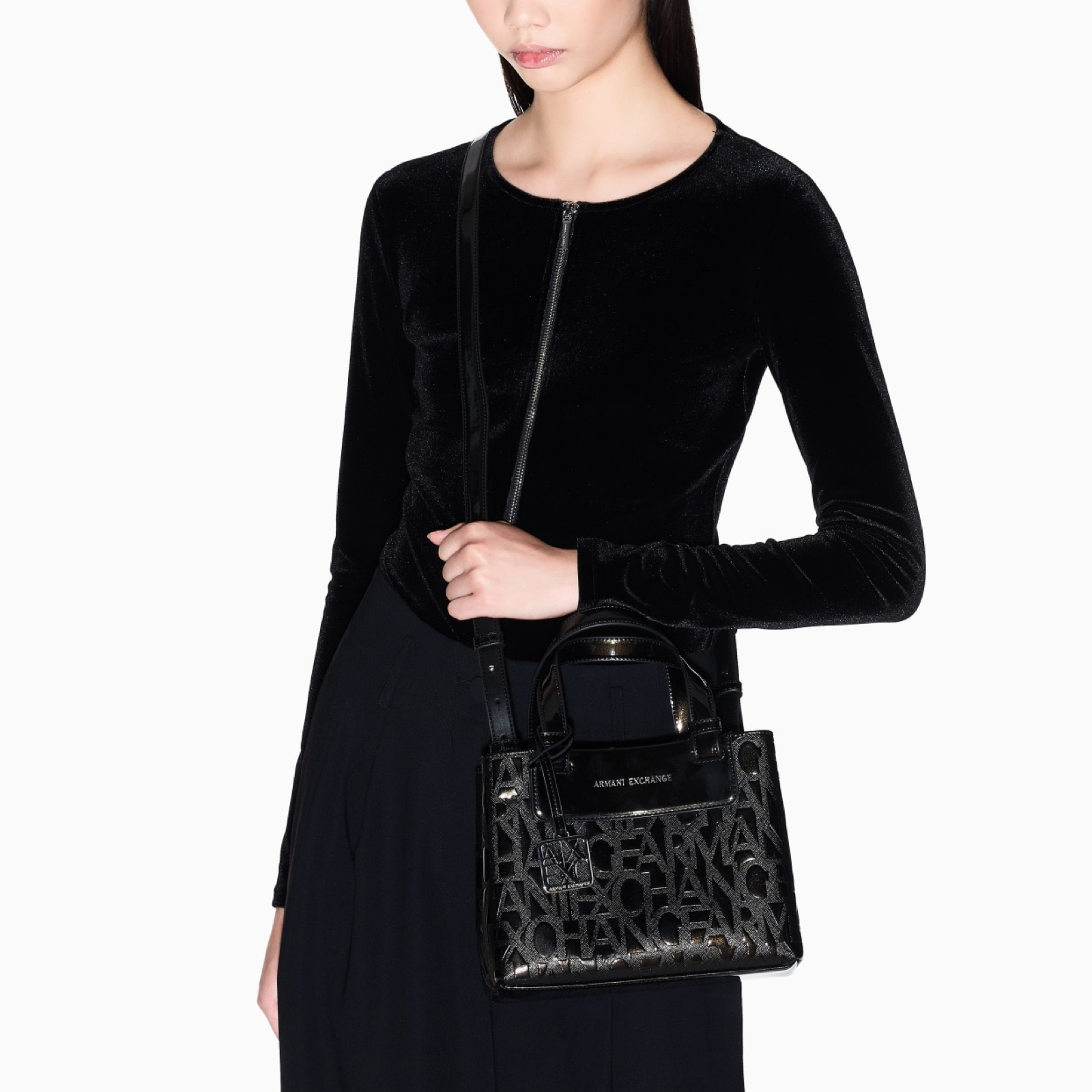 Дамска чанта Armani Exchange Women Handbag XW001576 AF1577 Model View