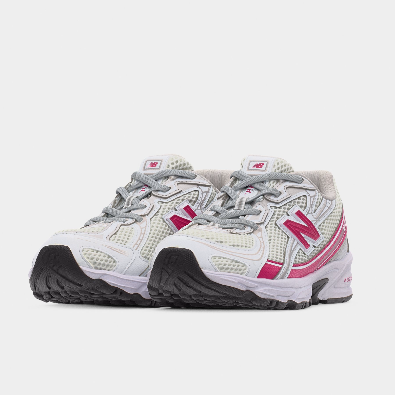 Дамски маратонки New Balance 740 Women Sneakers G7407CK Front View