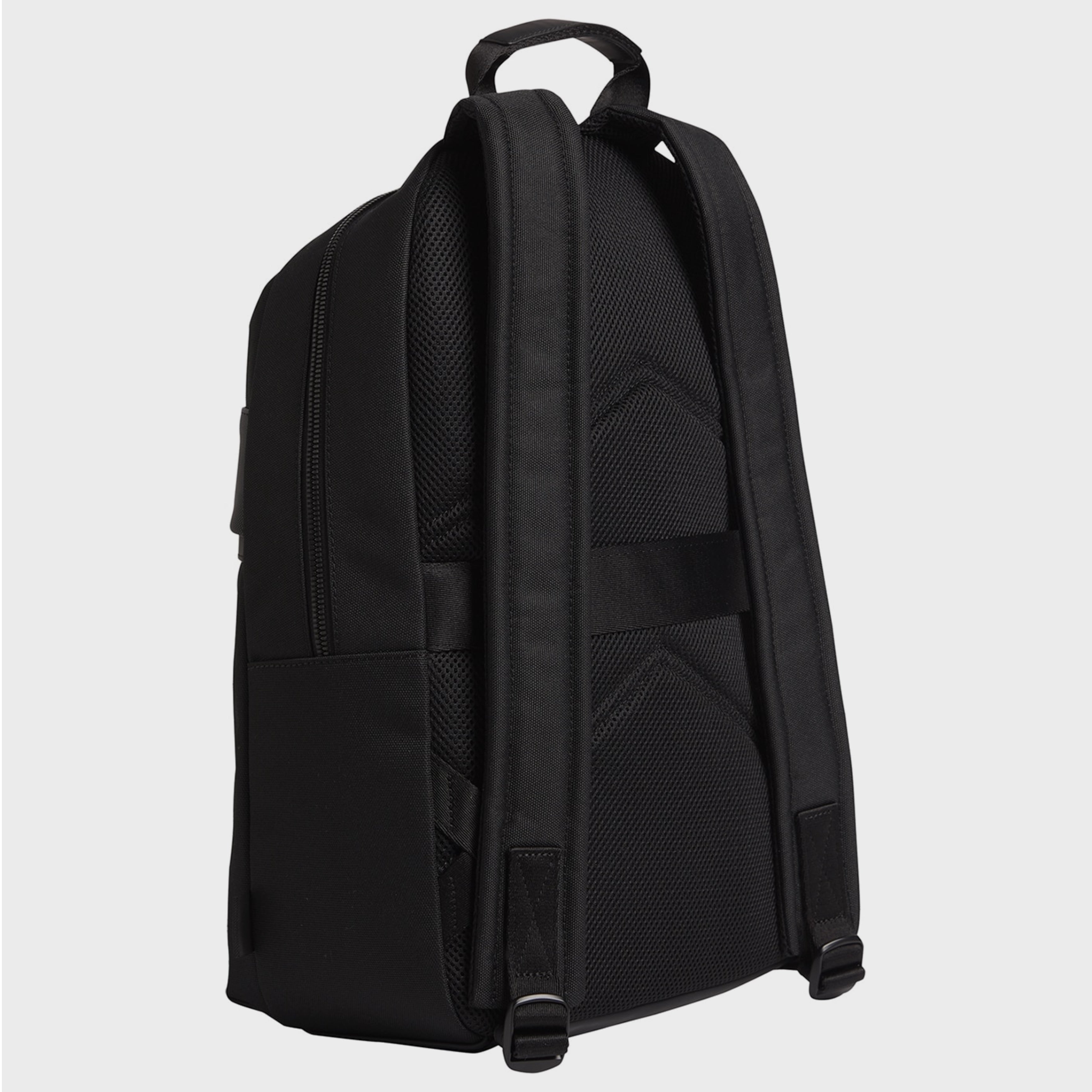 Мъжка раница Men’s rucksack Calvin Klein
K50K509591 Black back view