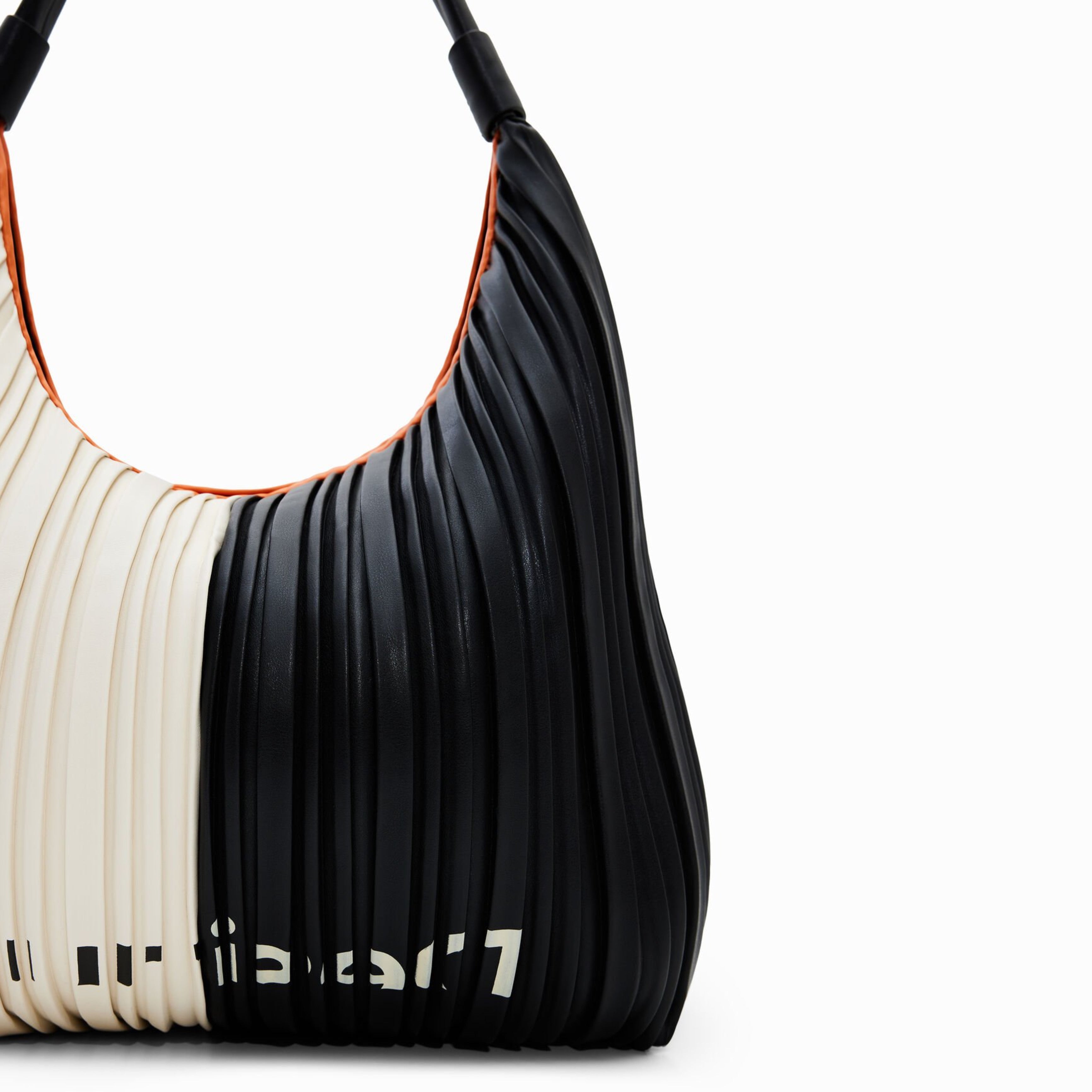 Дамска голяма чанта в черно и бяло Women’s large pleated bucket bag Desigual 22WAXP08 1008U Black and White