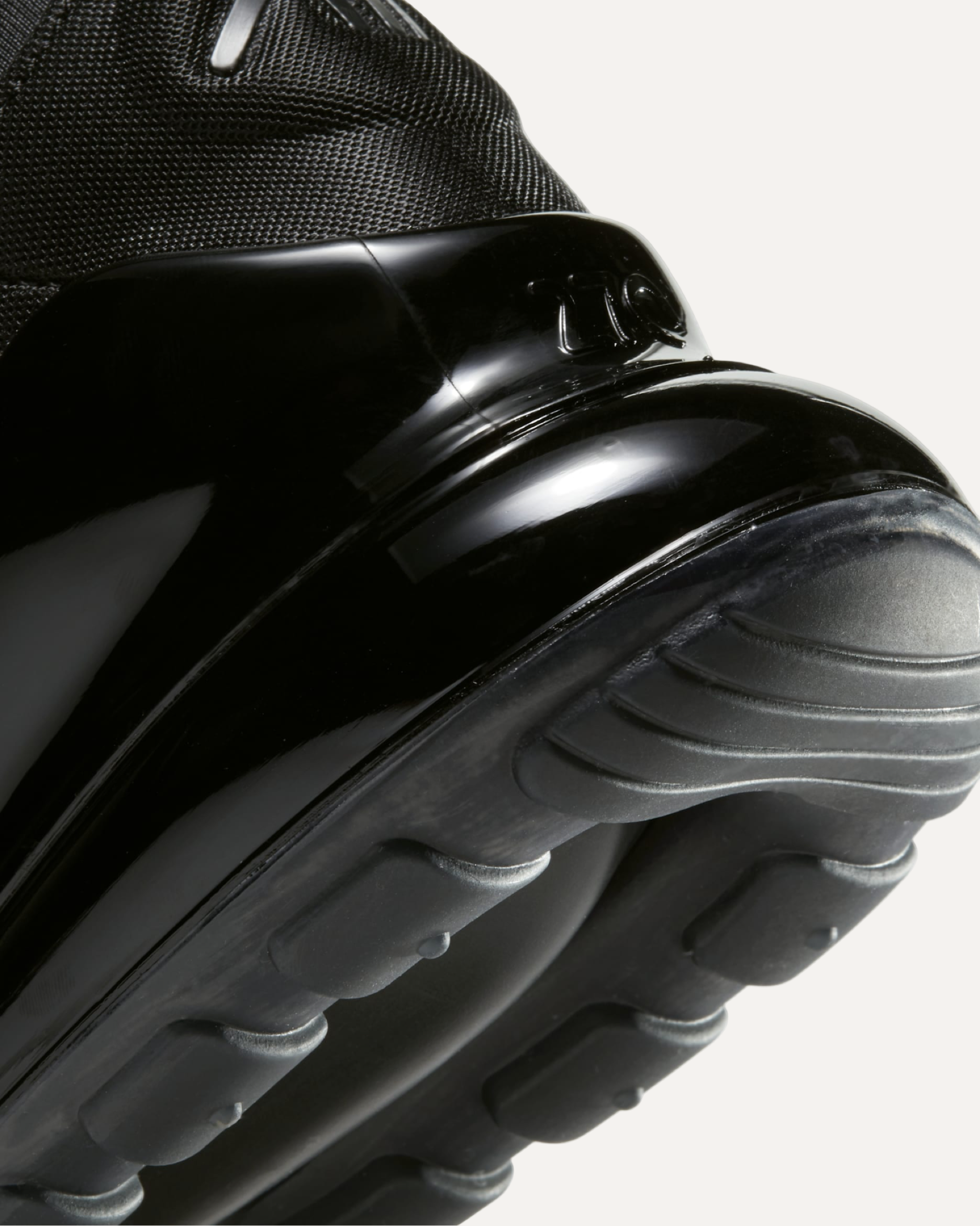 Мъжки маратонки Nike Air Max 270 Triple Black Men Sneakers AH8050-005 Close-Up