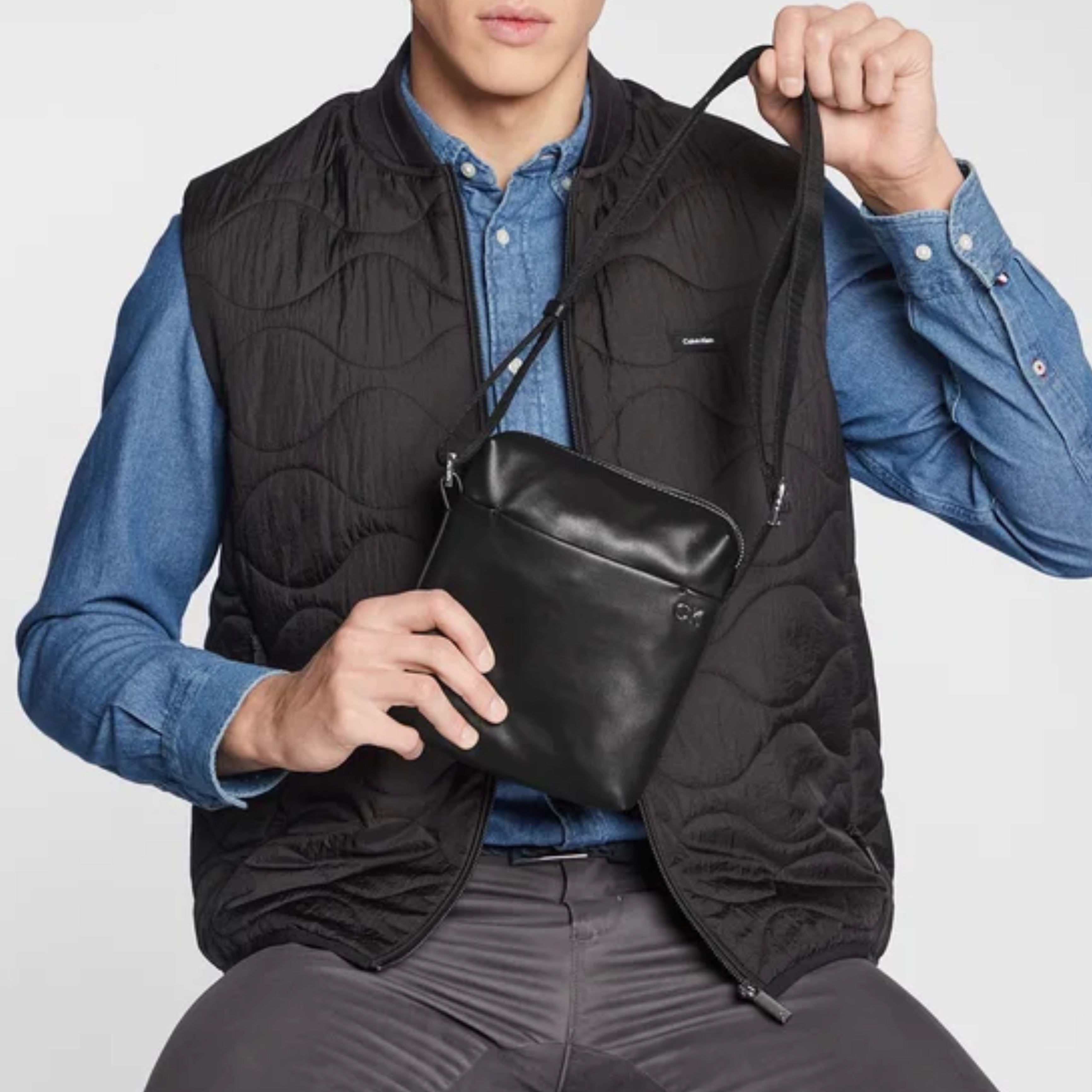 Мъжка чанта Men’s crossbody bag Calvin Klein K50K509567 Black Lifestyle view