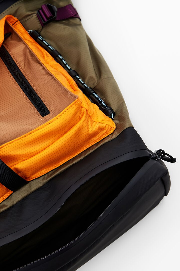 Дамска раница Women’s rucksack Desigual 25WAKY09 4002 Olive Green and Orange detail view