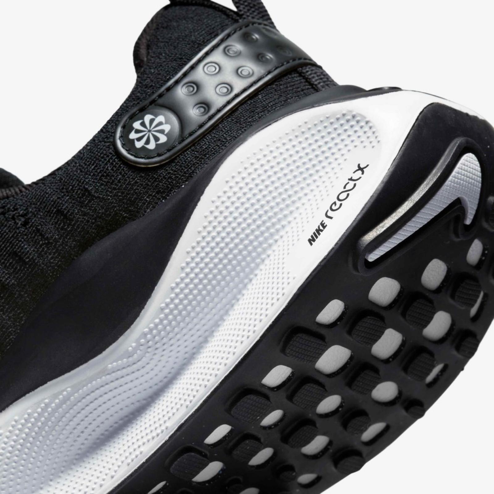Дамски маратонки Nike ReactX Infinity RN Flyknit 4 DR2670-001 Women Sneakers Close-Up