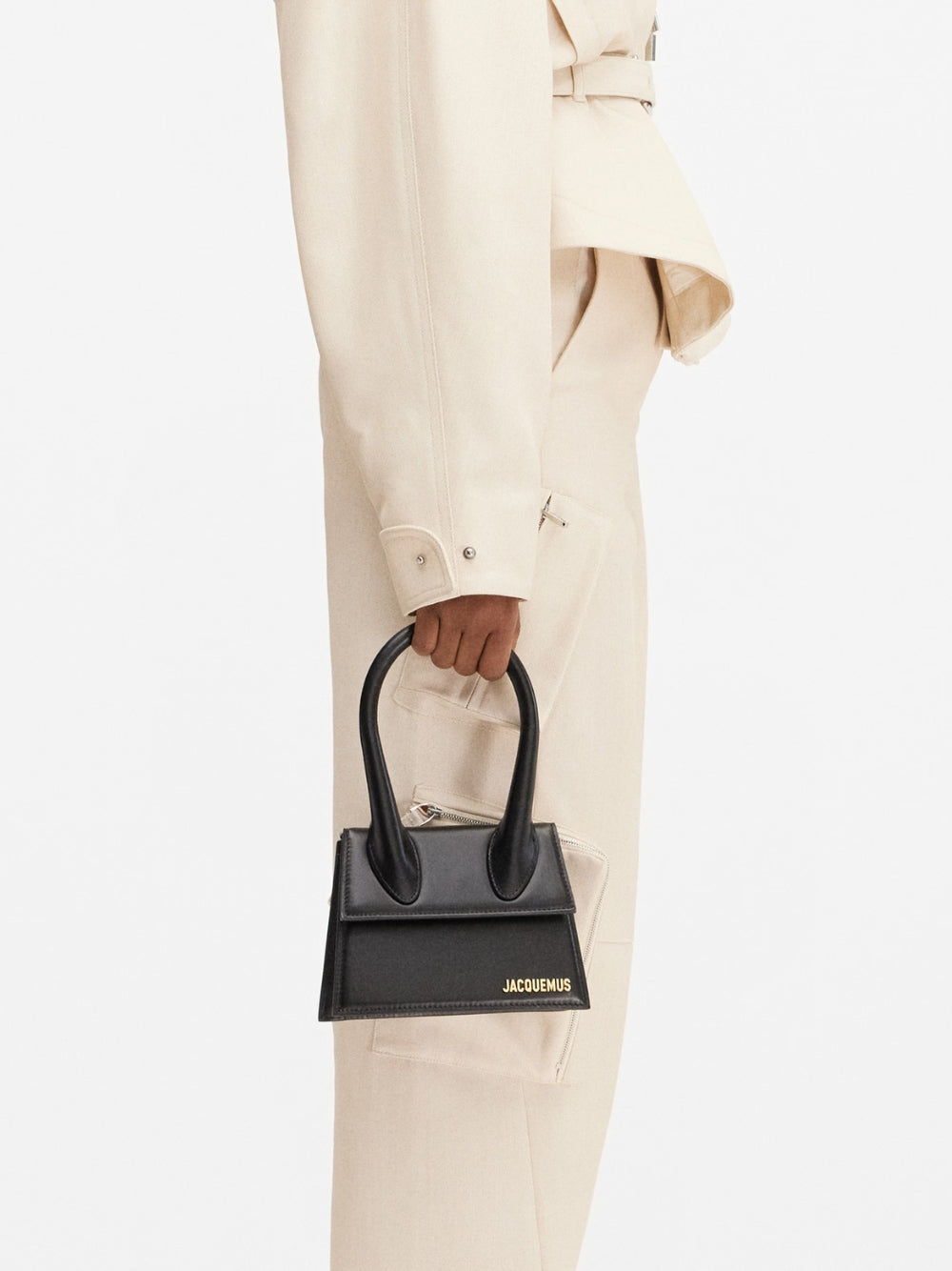 Jacquemus Le Chiquito Moyen Black Bag BAW00002BC01C01990 Model View