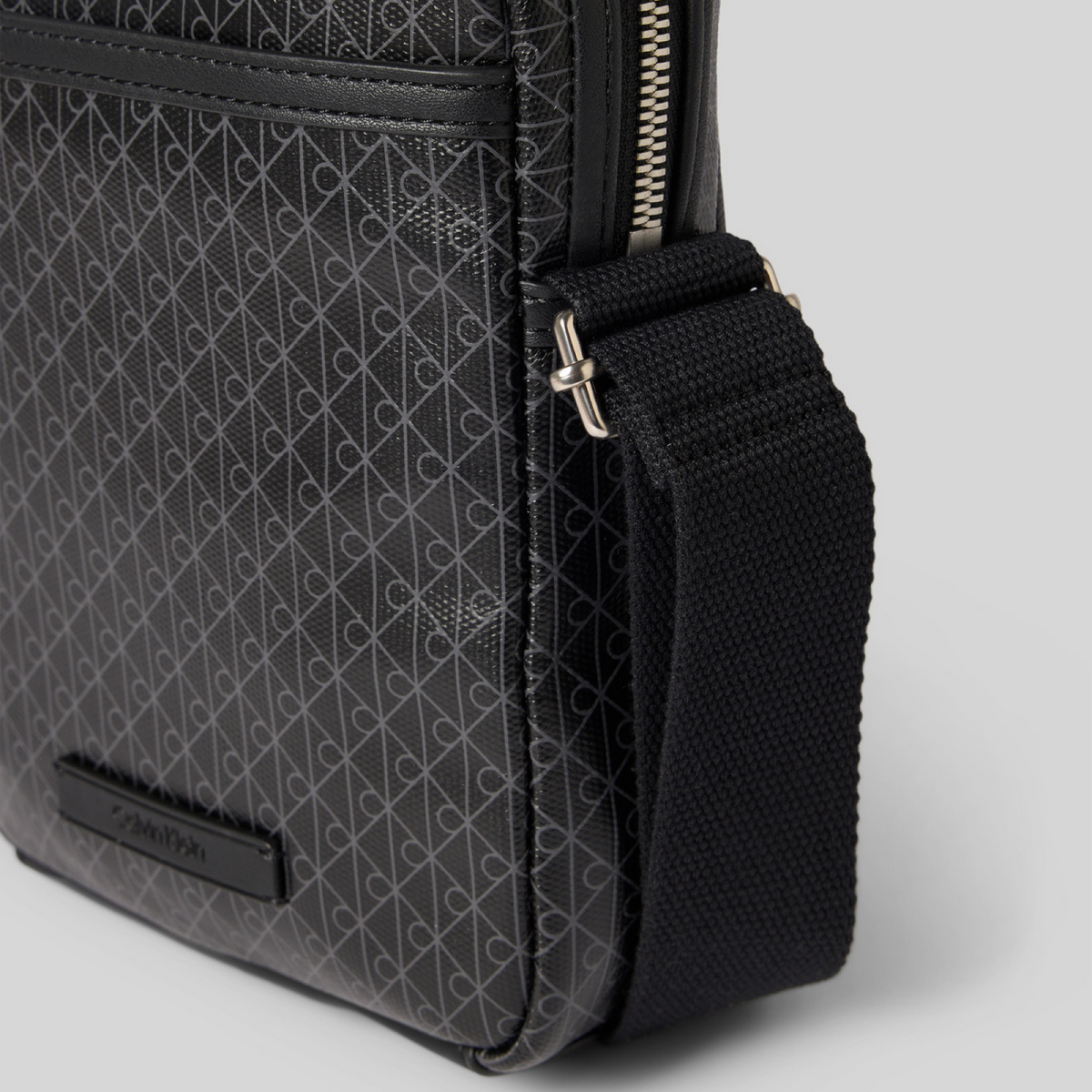 Мъжка чанта Calvin Klein Crossbody Bag LV04D3334 UB1 Close-Up