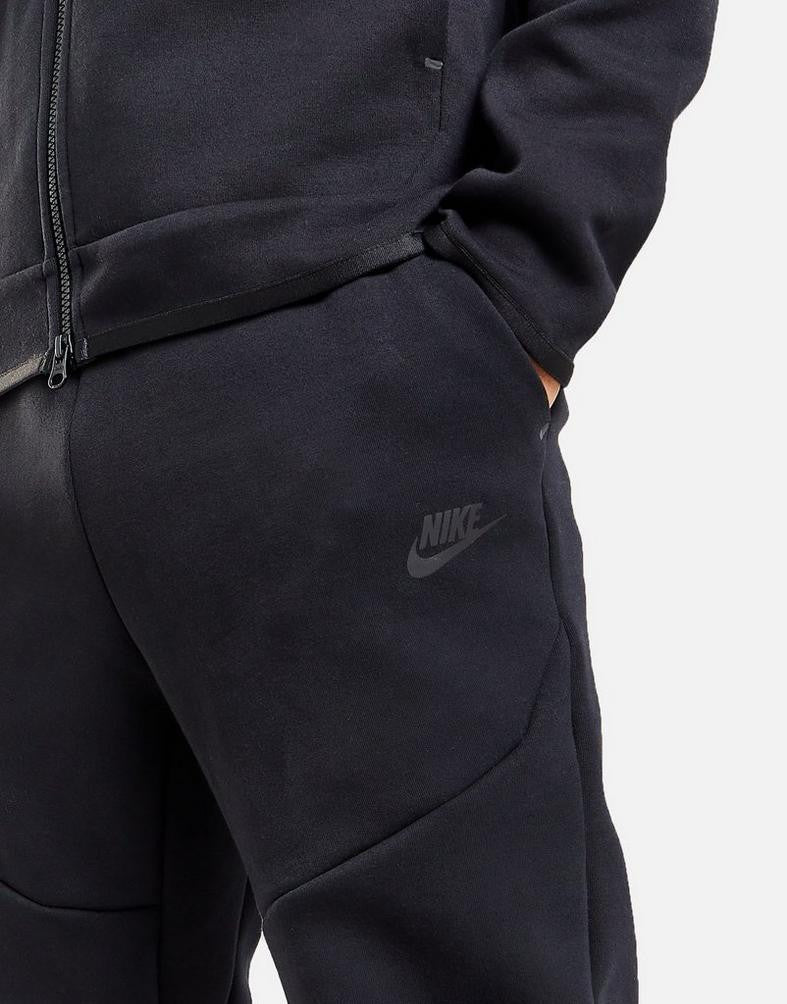 Мъжки спортен екип / мъжки анцунг Nike Tech Fleece CU4495-010 BLACK