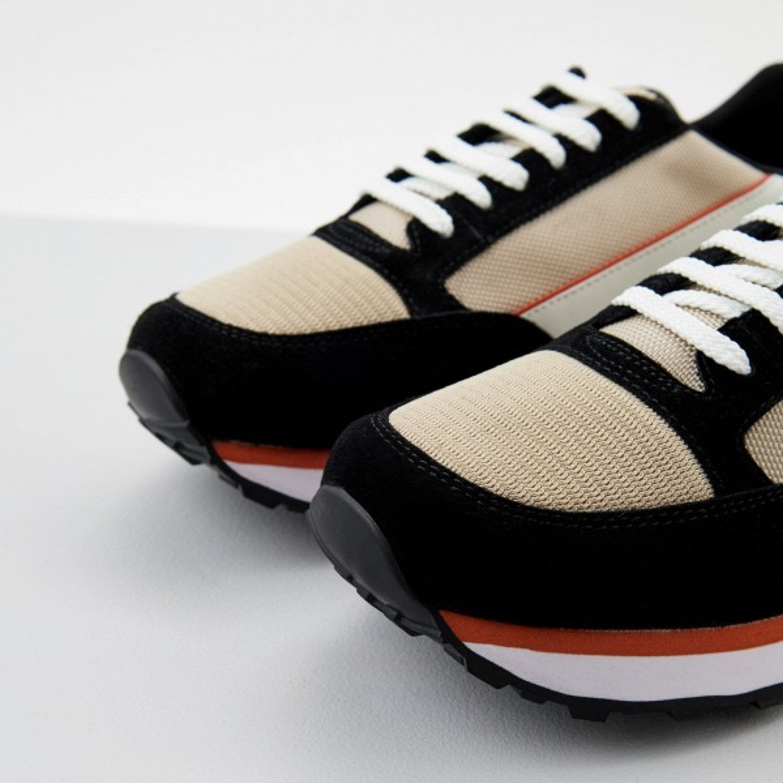 Мъжки маратонки Armani Exchange Men Sneakers XUX083 XV263 Close-Up