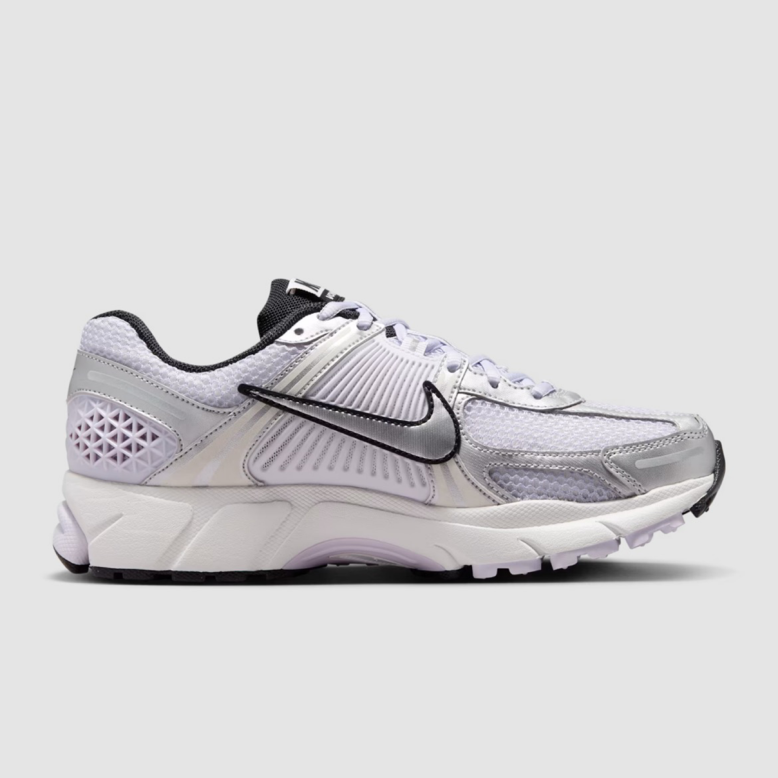 Дамски маратонки Nike Air Zoom Vomero 5 Women Sneakers FD0884-025 Medial View