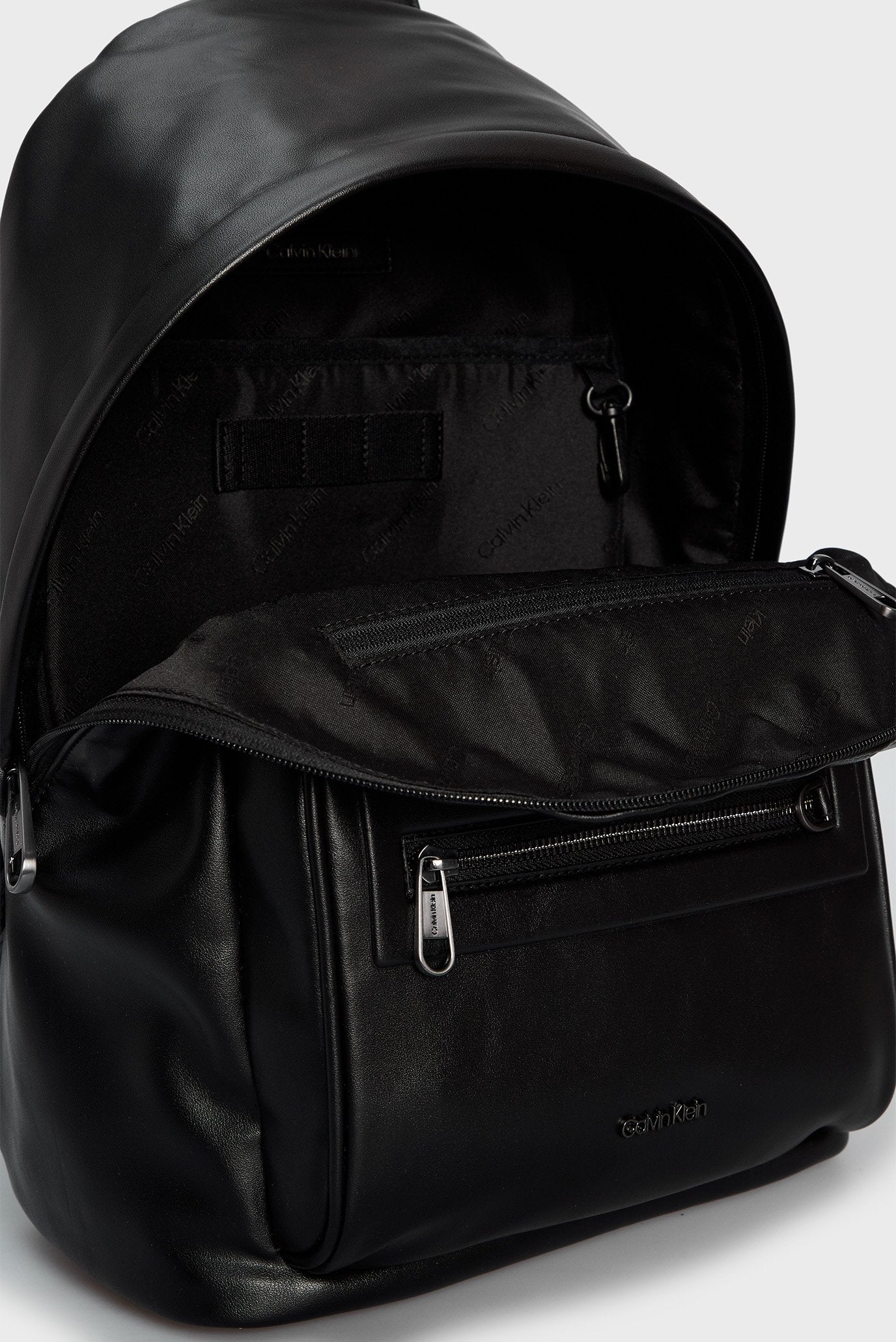 Мъжка раница Men’s rucksack Calvin Klein
K50K510832 Black open view