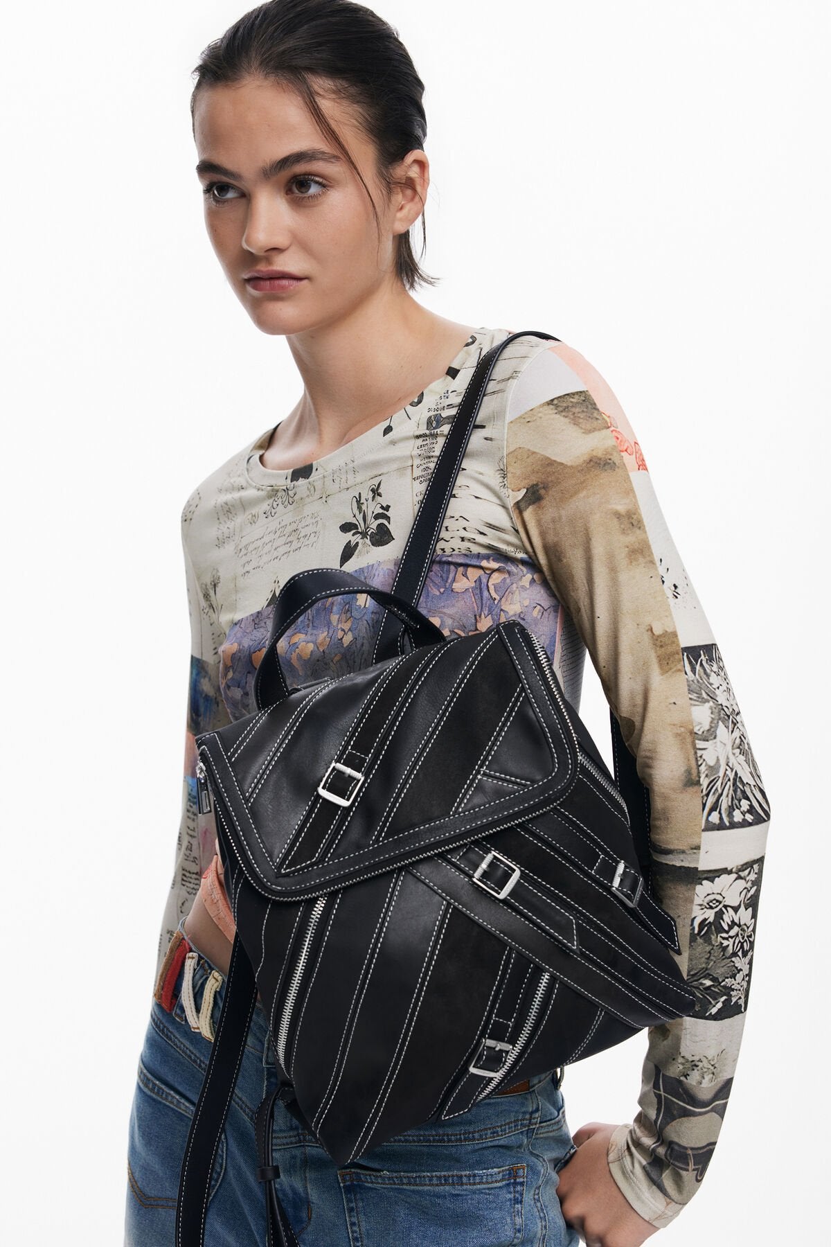 Дамска раница Women’s rucksack Desigual 25WAKP25 2000 Black lifestyle view 1