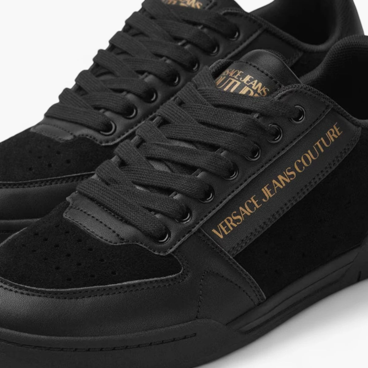 Мъжки кецове Men’s sneakers Versace Jeans Couture 79YA3SD4 ZPB39 899 Black and Gold close up view