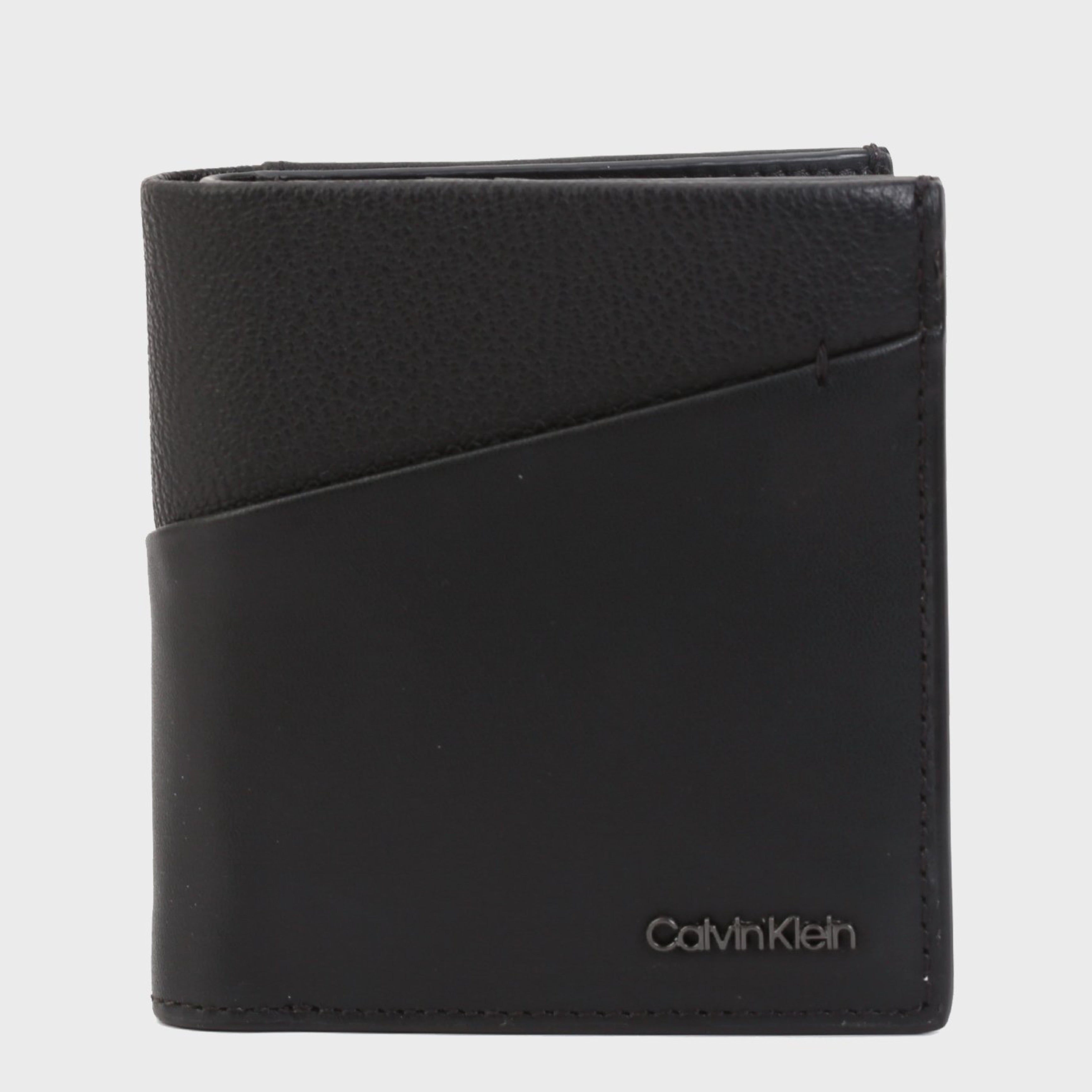 Мъжки вертикален портфейл от естествена кожа в черно Men's vertical wallet Calvin Klein K50K510606 C90AF66 Black