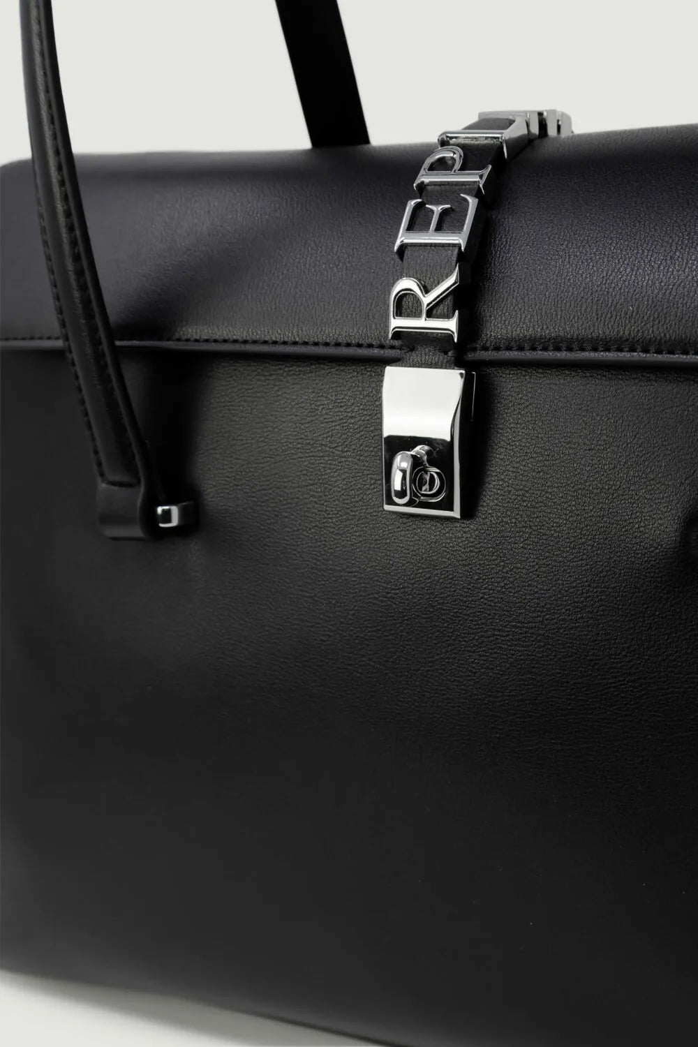 Дамска чанта в черно Replay FW3612.000.A0362B